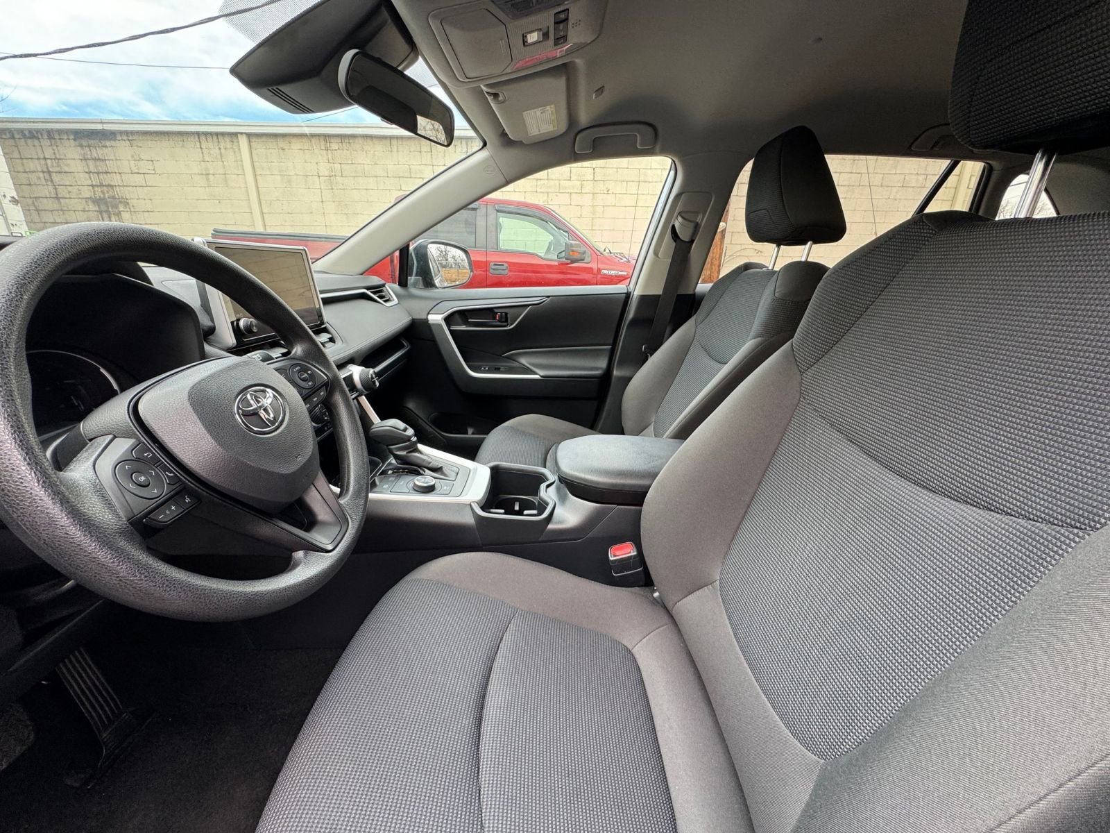 Thumbnail: 2025 Toyota RAV4 - 25