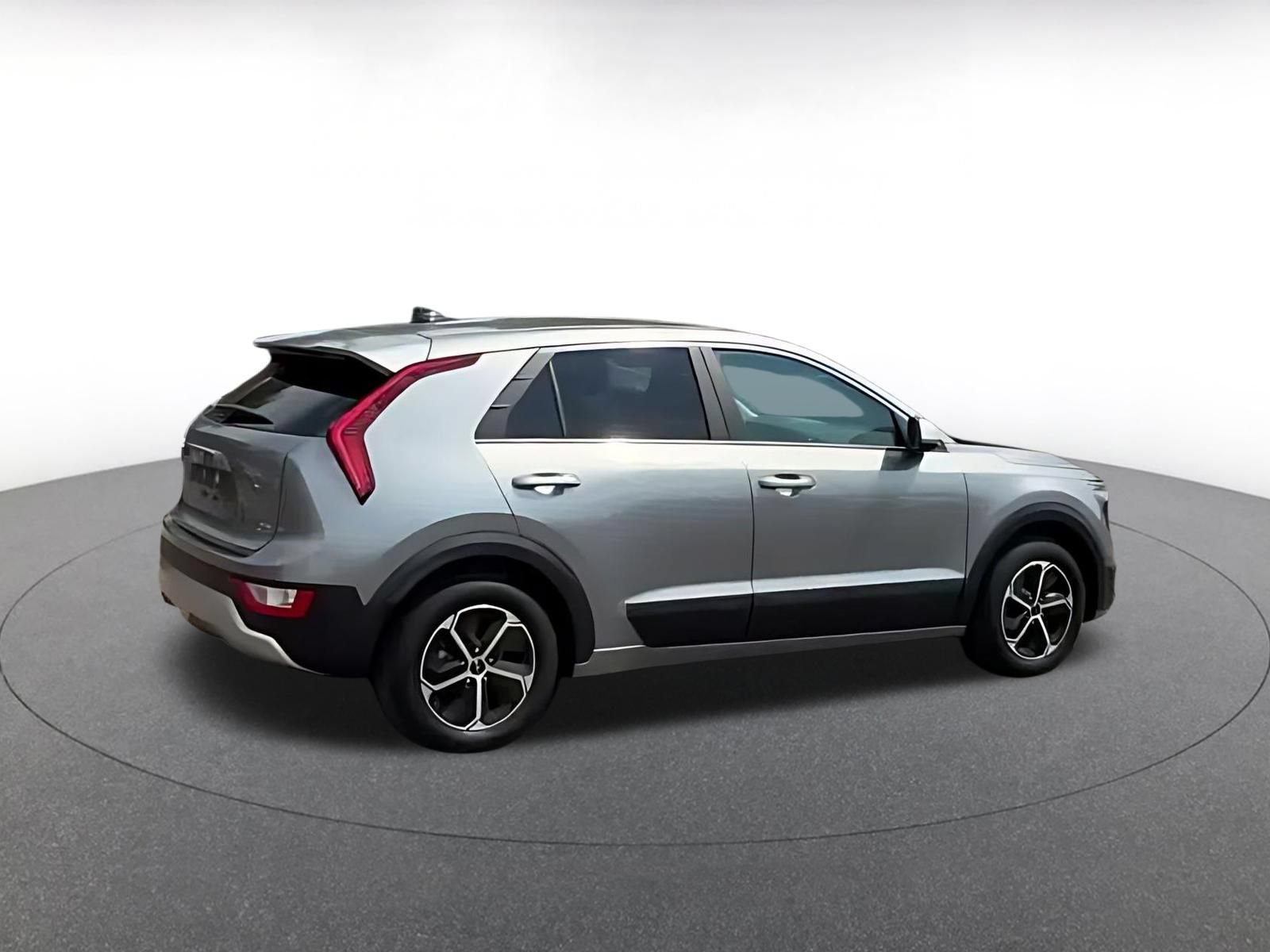 Thumbnail: 2026 Kia Niro - 11