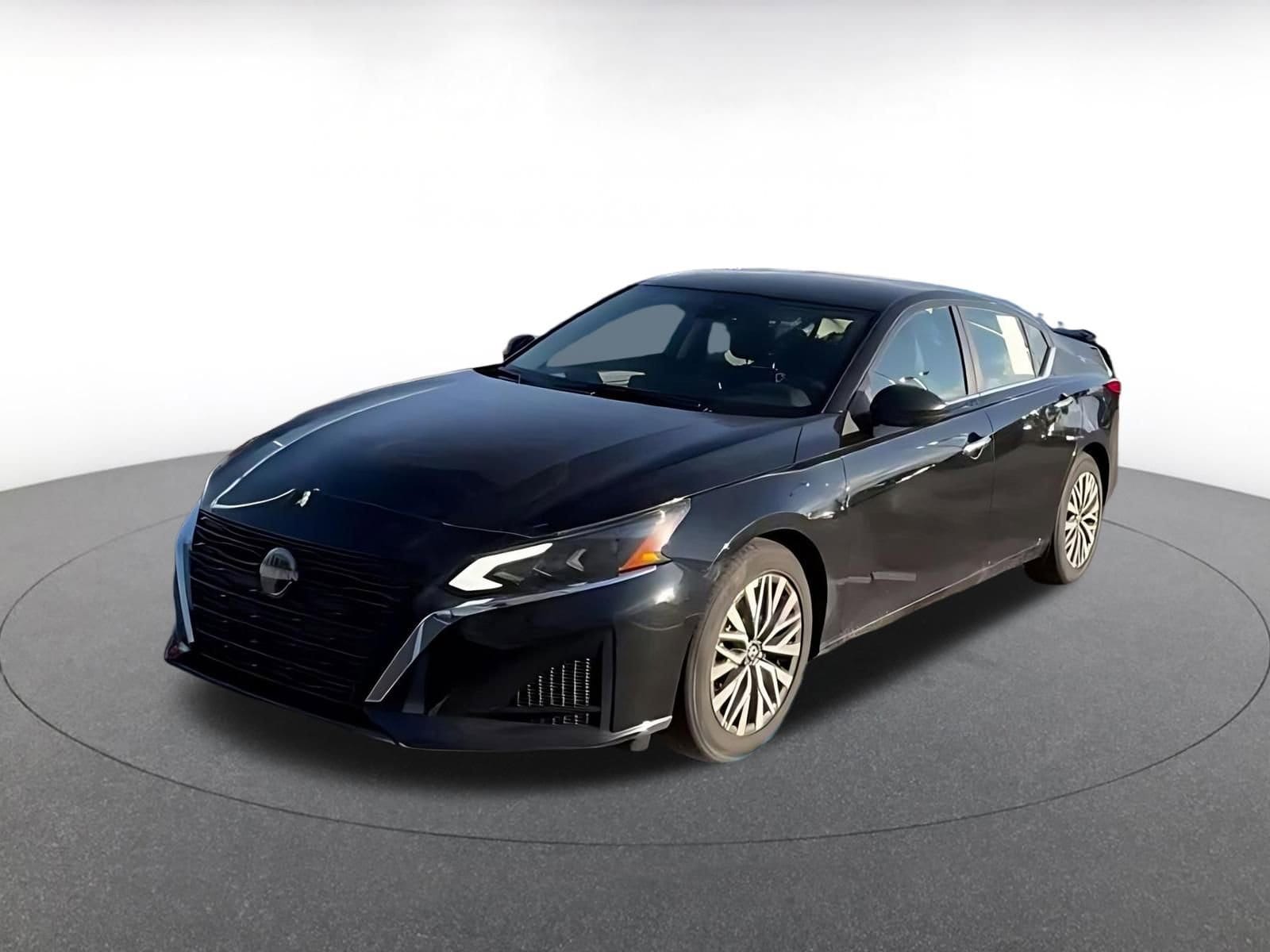 Thumbnail: 2025 Nissan Altima - 2
