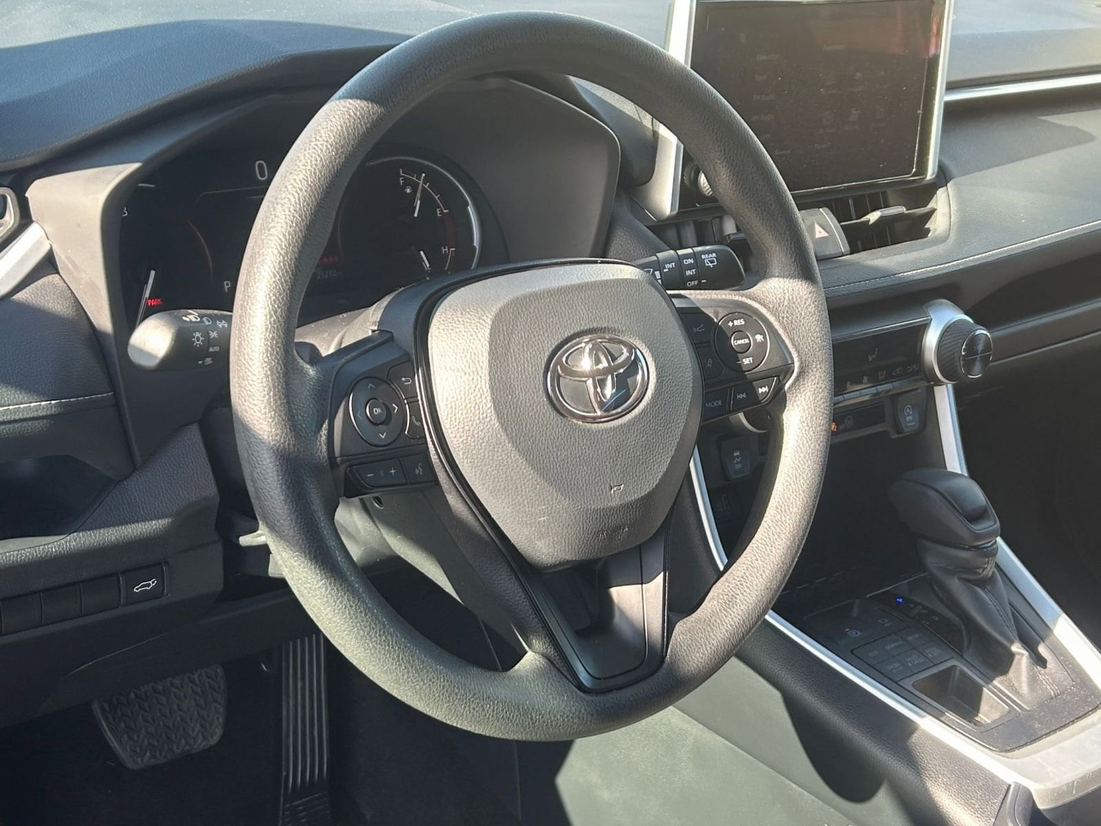 Thumbnail: 2025 Toyota RAV4 - 29