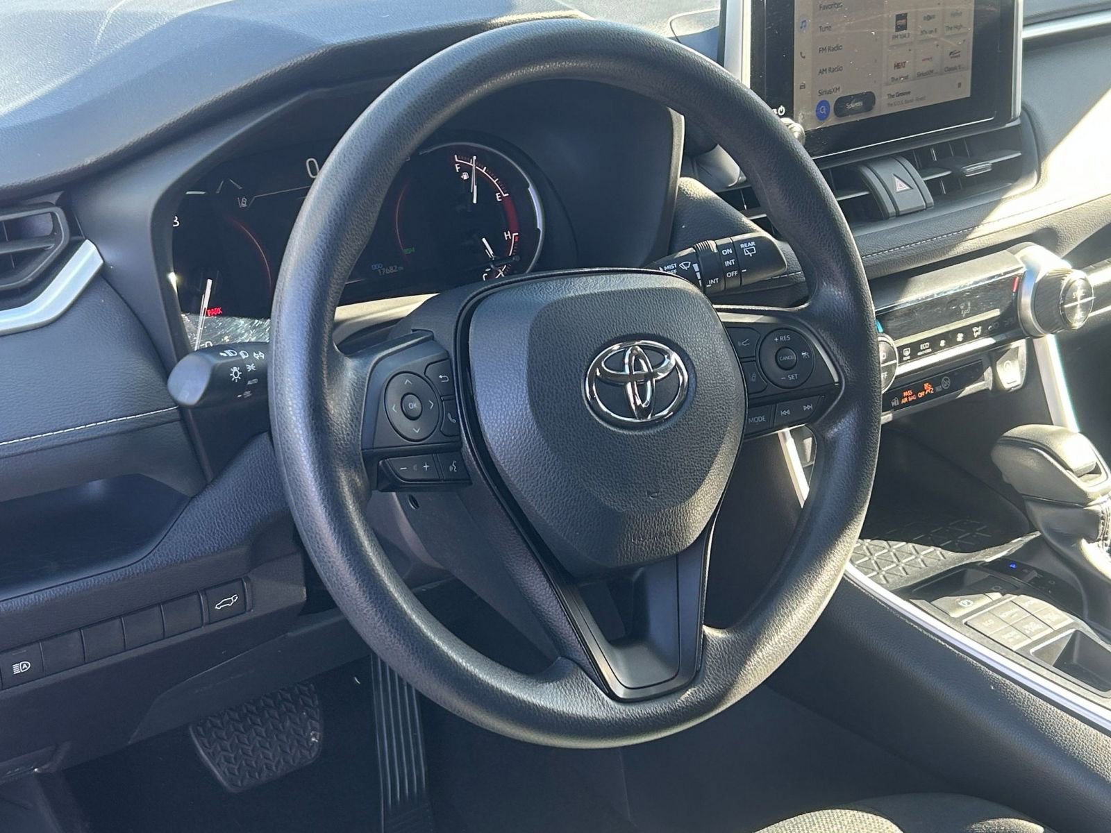 Thumbnail: 2025 Toyota RAV4 - 29