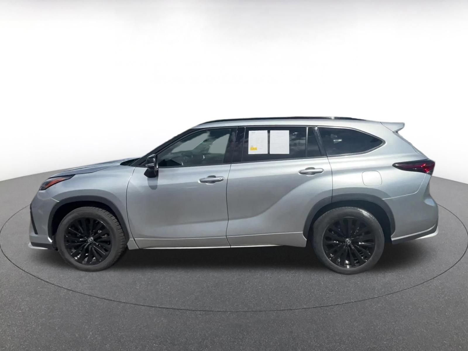 Thumbnail: 2025 Toyota Highlander - 9