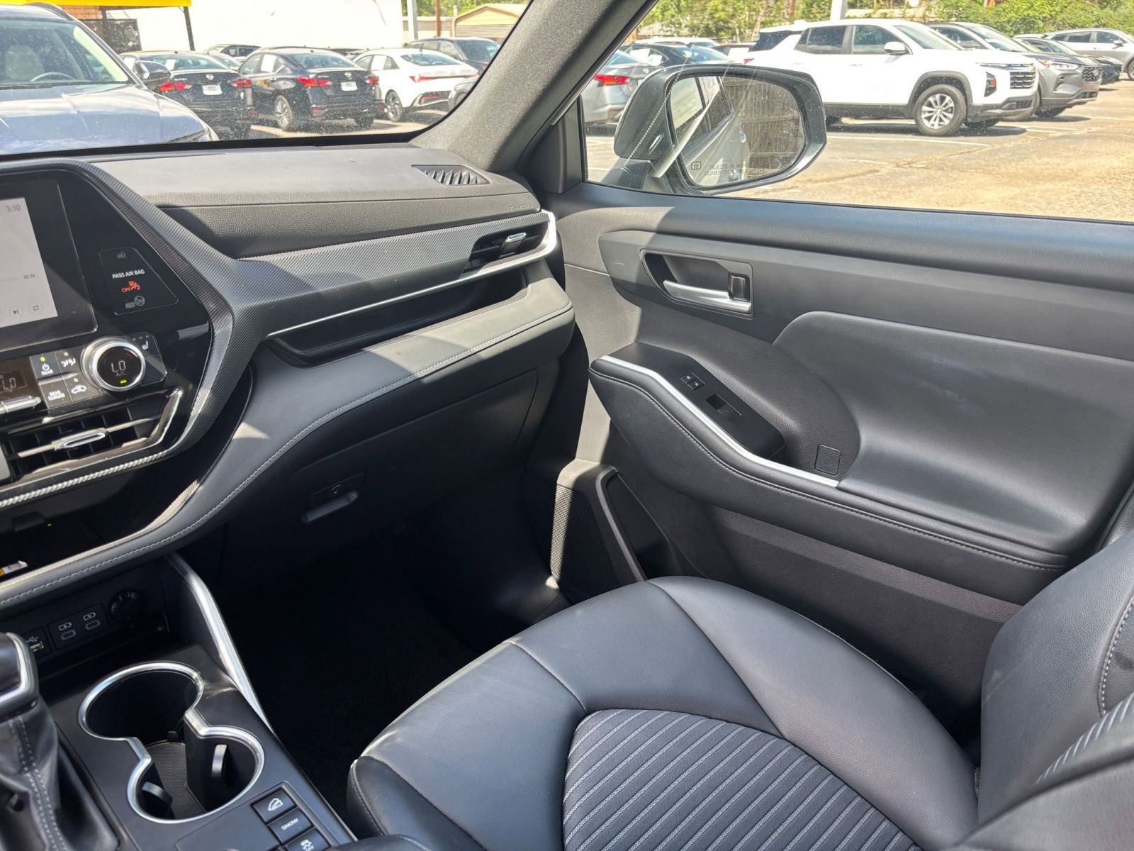 Thumbnail: 2025 Toyota Highlander - 35