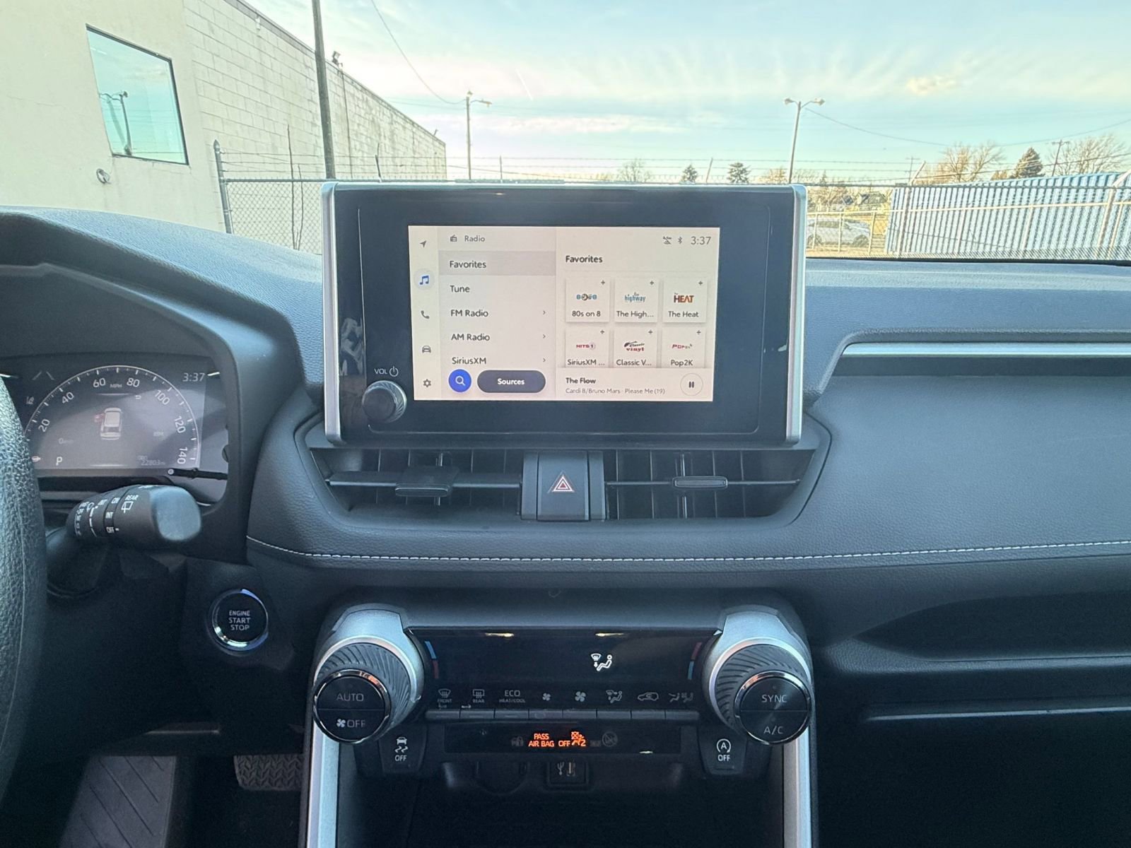 Thumbnail: 2025 Toyota RAV4 - 17