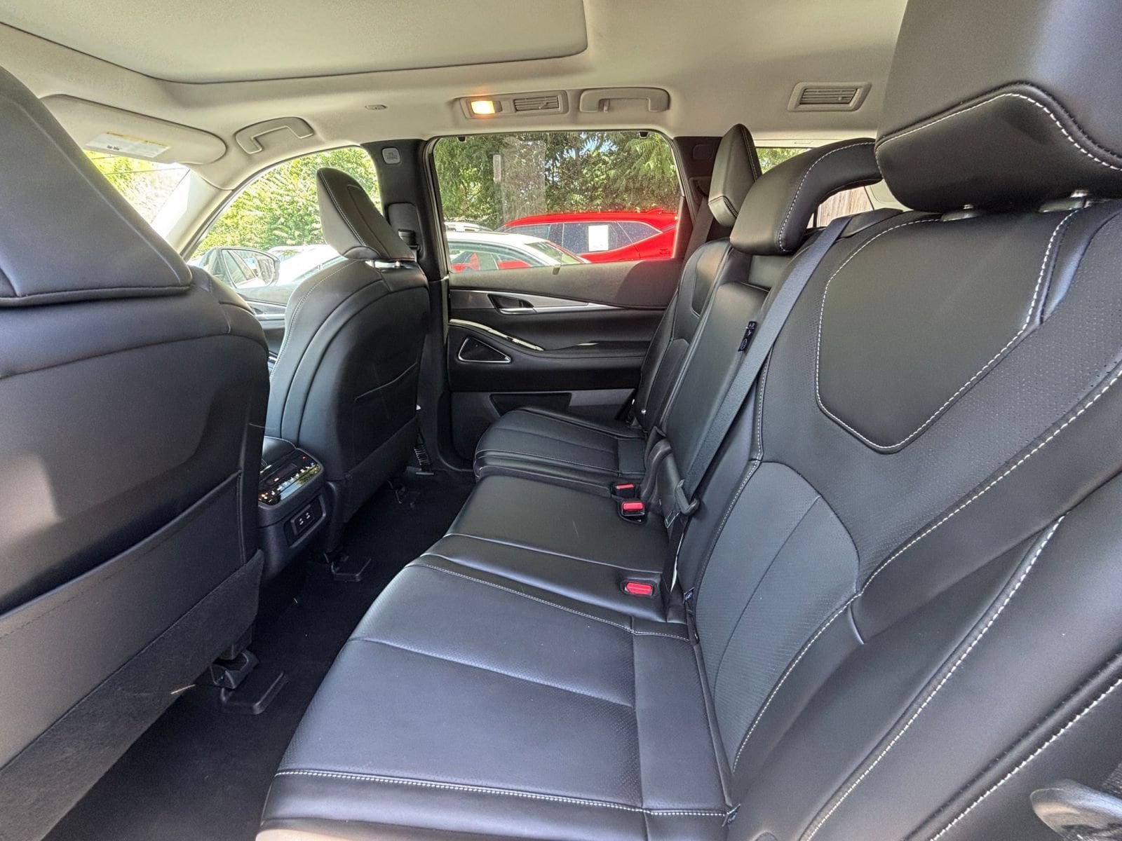 Thumbnail: 2026 INFINITI QX60 - 25
