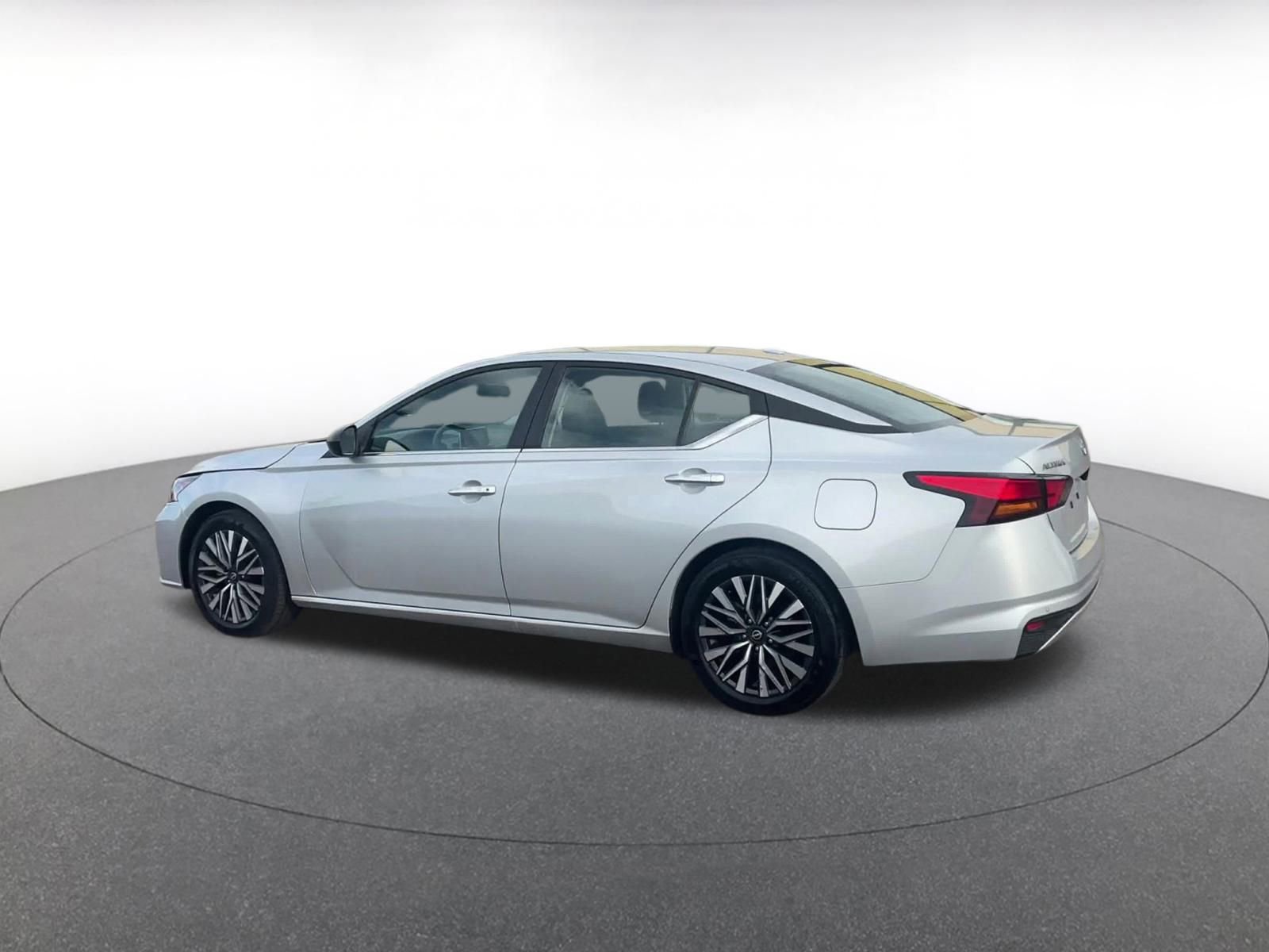 Thumbnail: 2024 Nissan Altima - 10