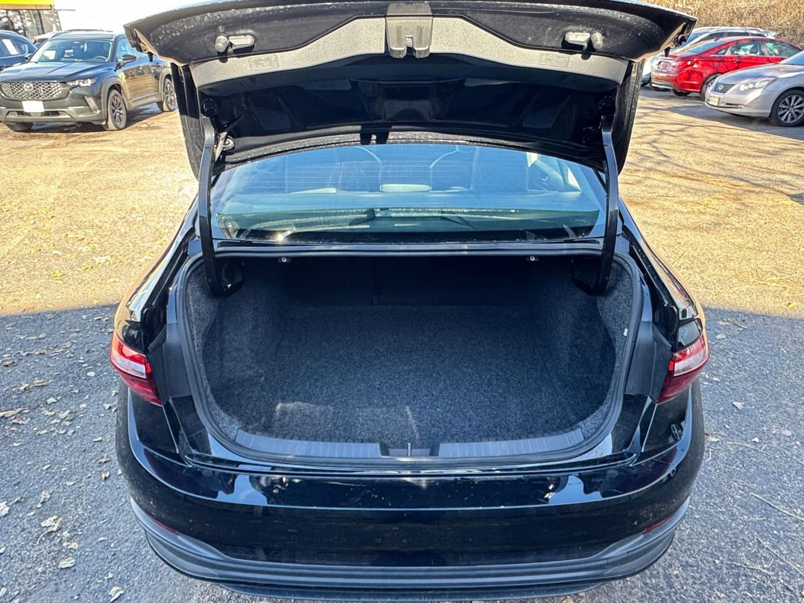 Thumbnail: 2025 Volkswagen Jetta - 30