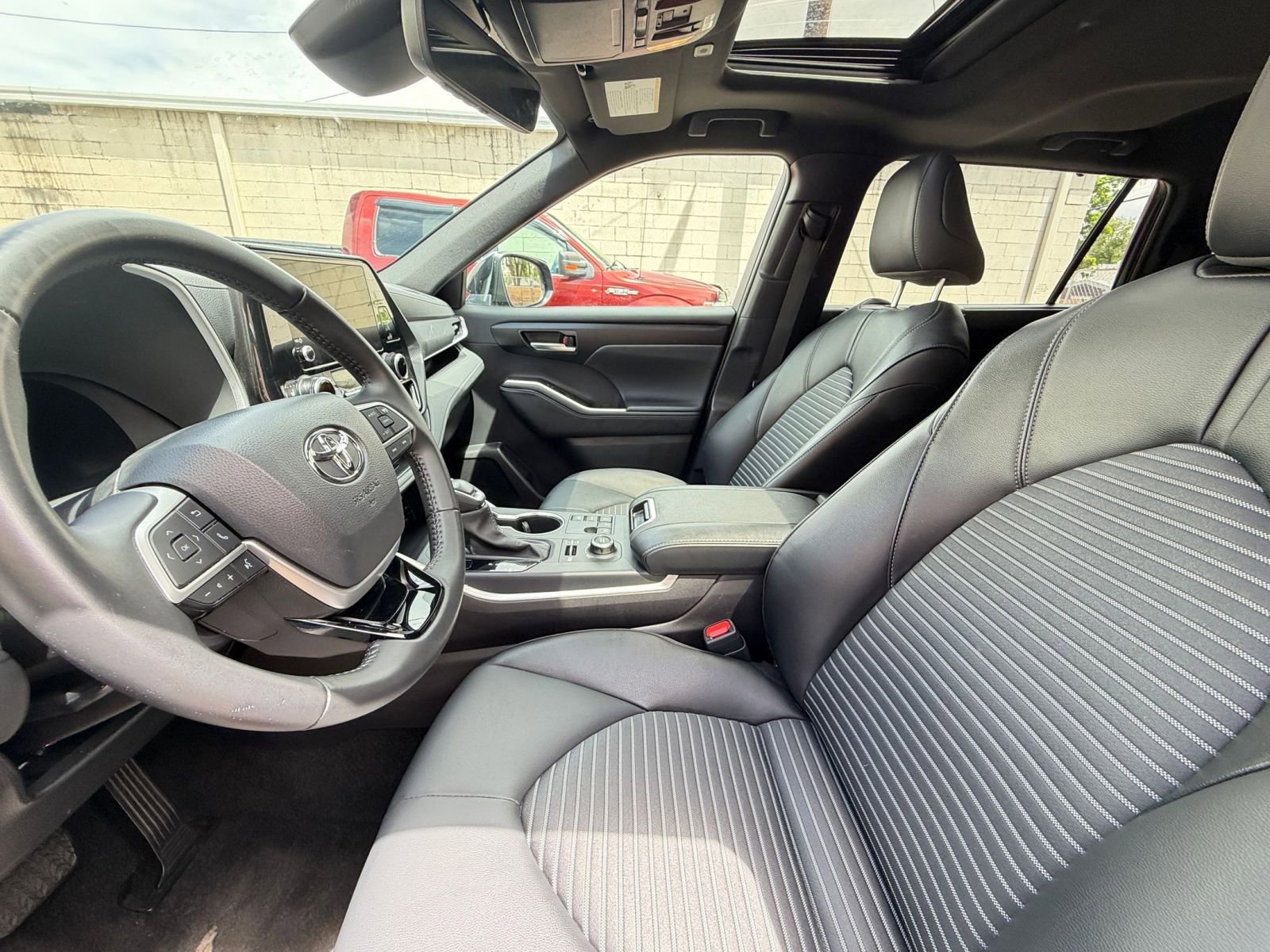 Thumbnail: 2025 Toyota Highlander - 28