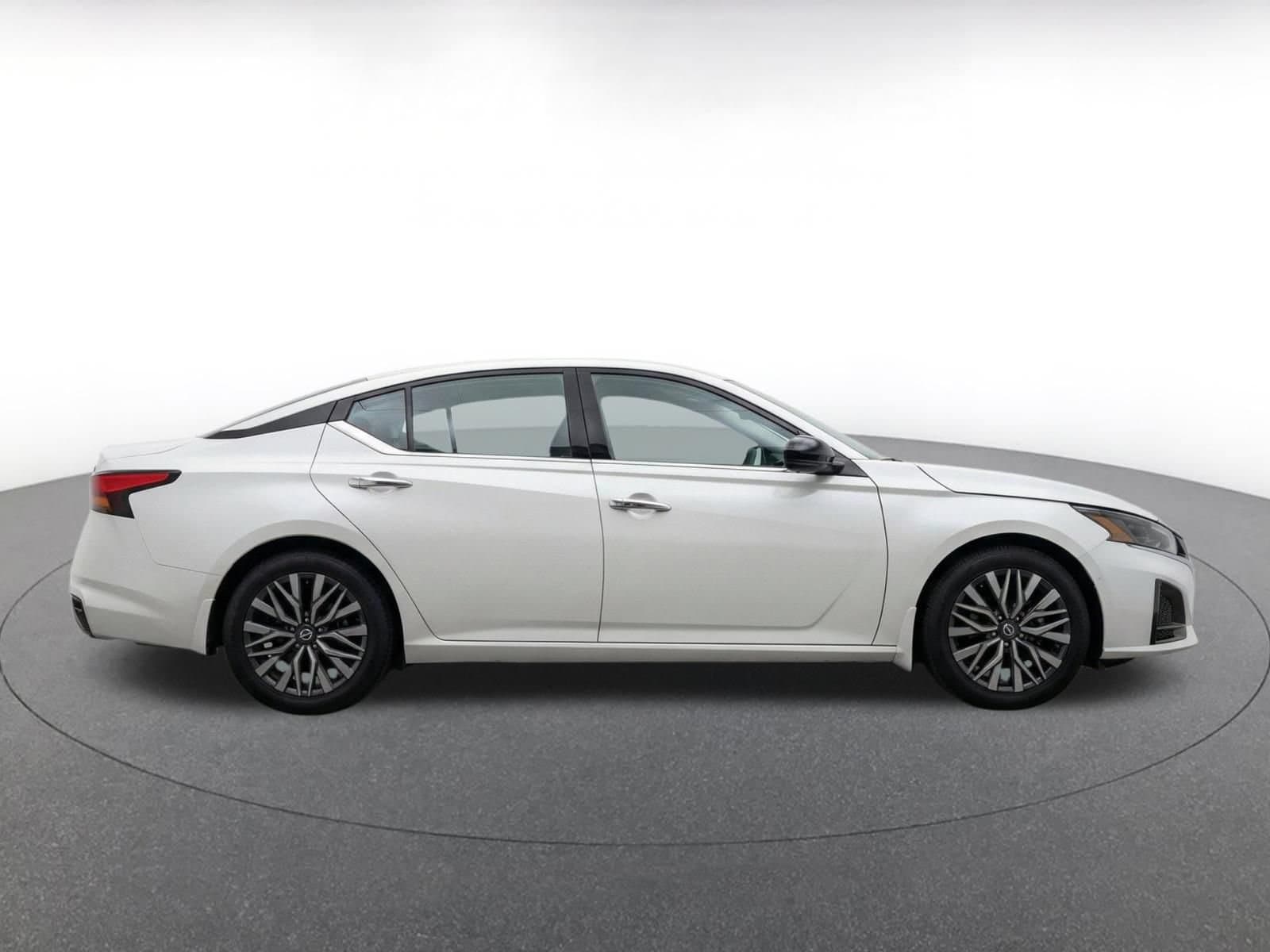 Thumbnail: 2025 Nissan Altima - 8