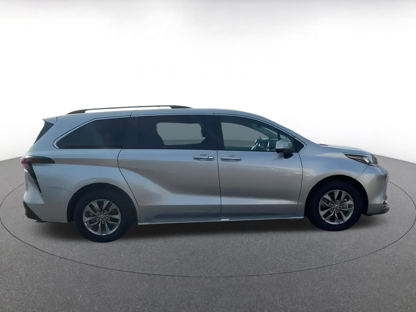 Thumbnail: 2024 Toyota Sienna - 15