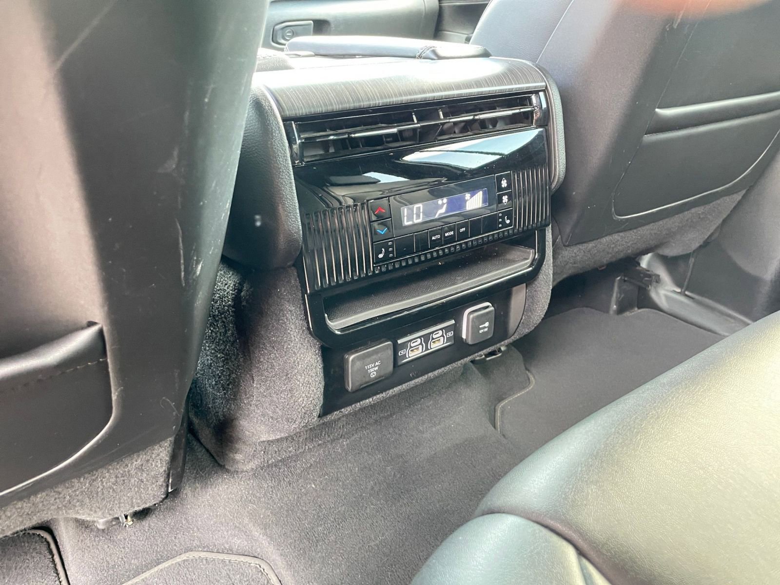 Thumbnail: 2023 Jeep Wagoneer - 24