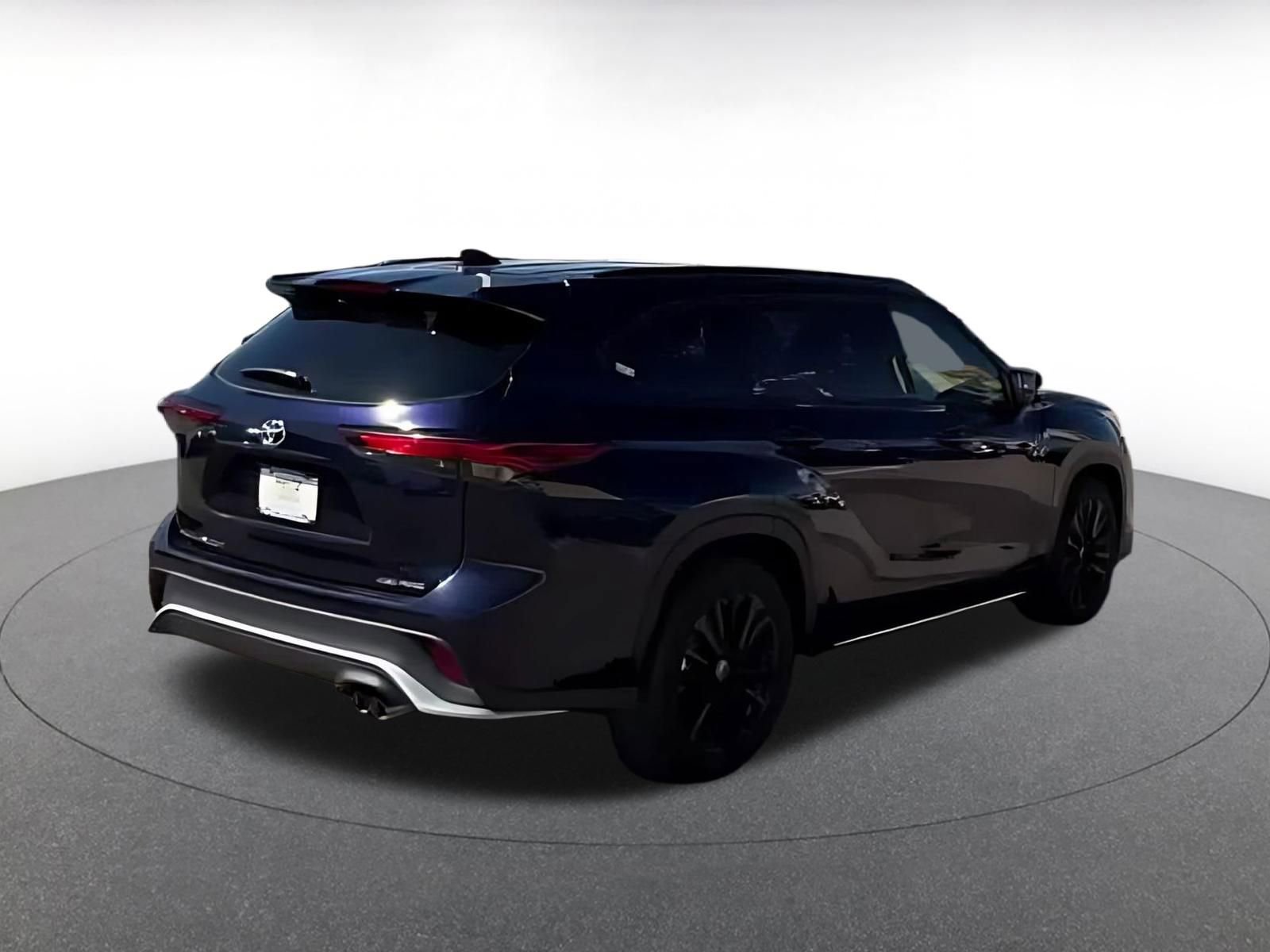 Thumbnail: 2025 Toyota Highlander - 14