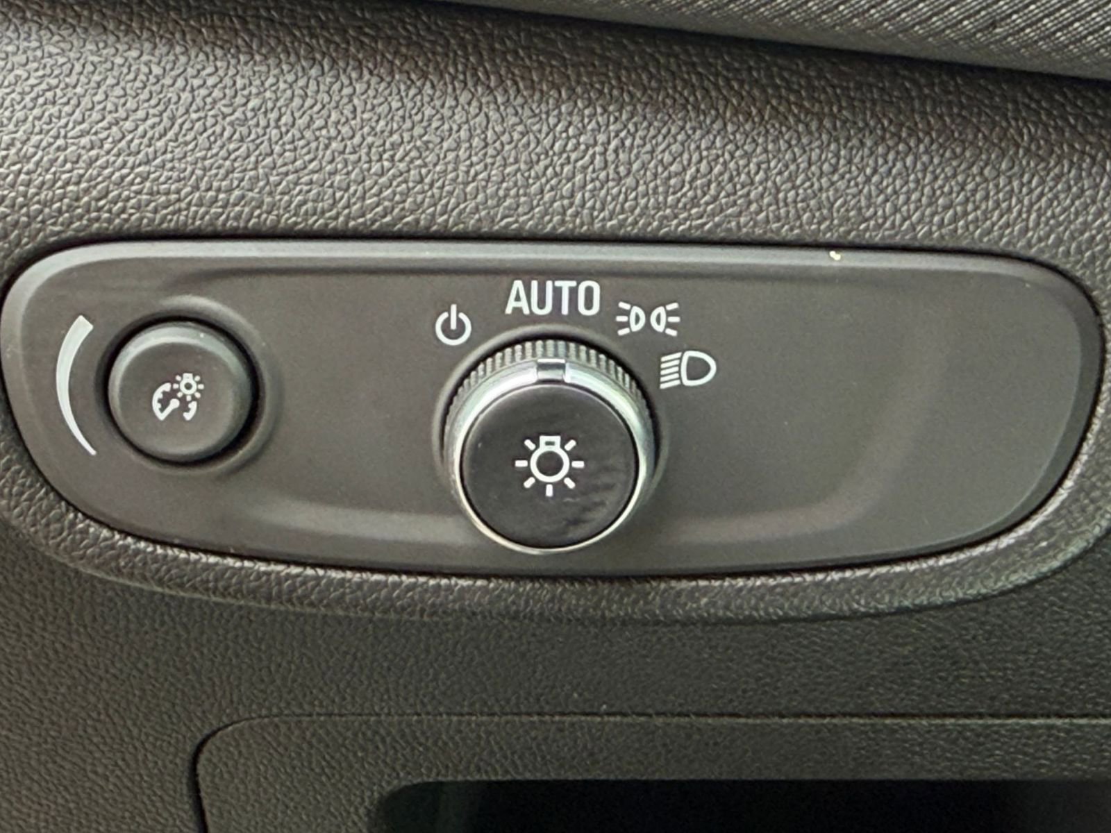 Thumbnail: 2025 Chevrolet TrailBlazer - 32