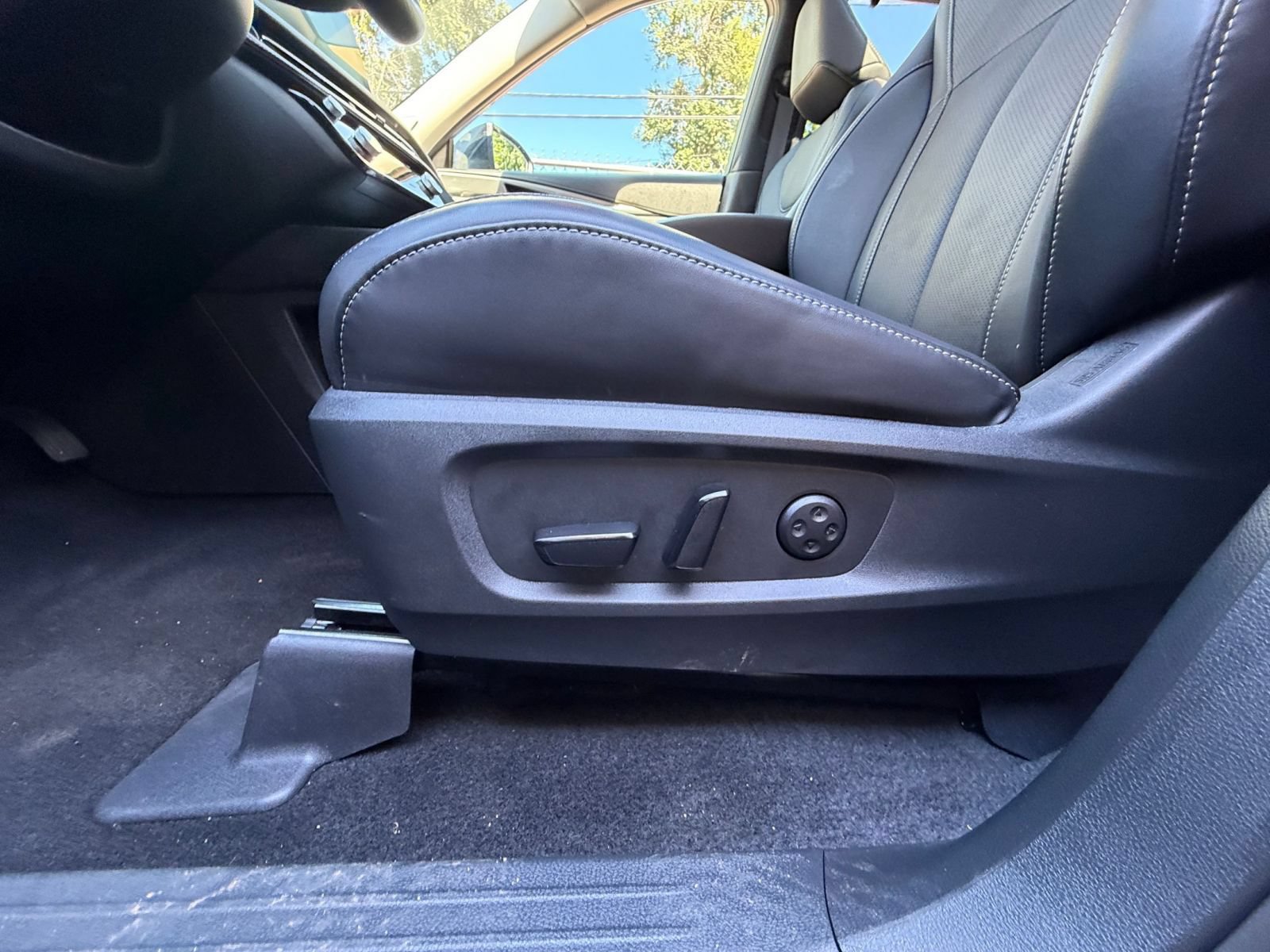 Thumbnail: 2026 INFINITI QX60 - 23