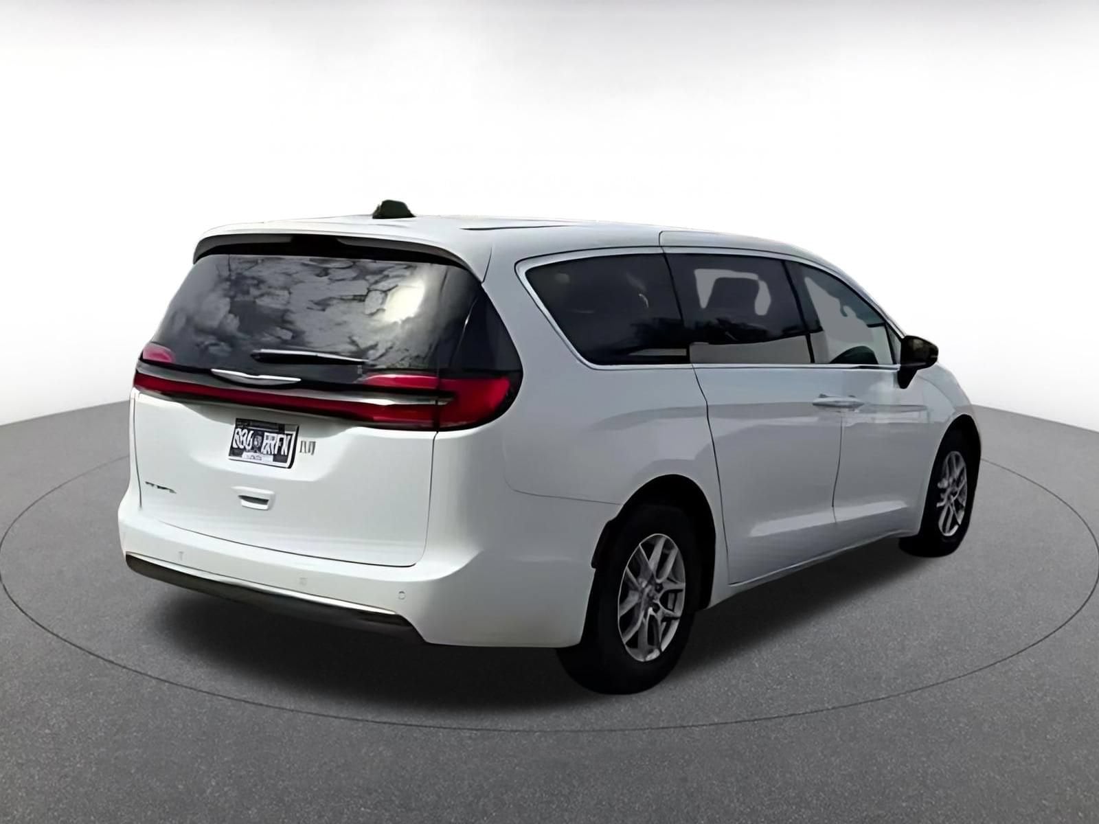 Thumbnail: 2025 Chrysler Pacifica - 14