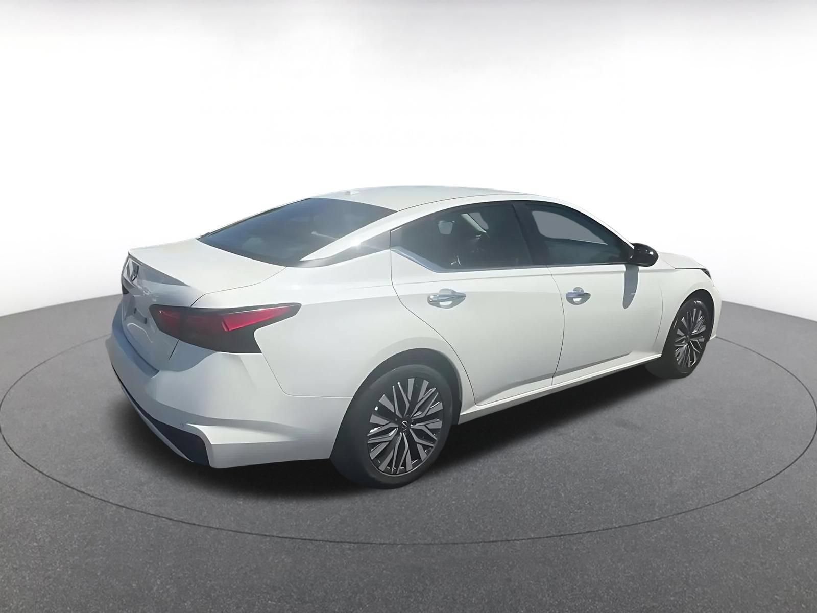 Thumbnail: 2025 Nissan Altima - 12