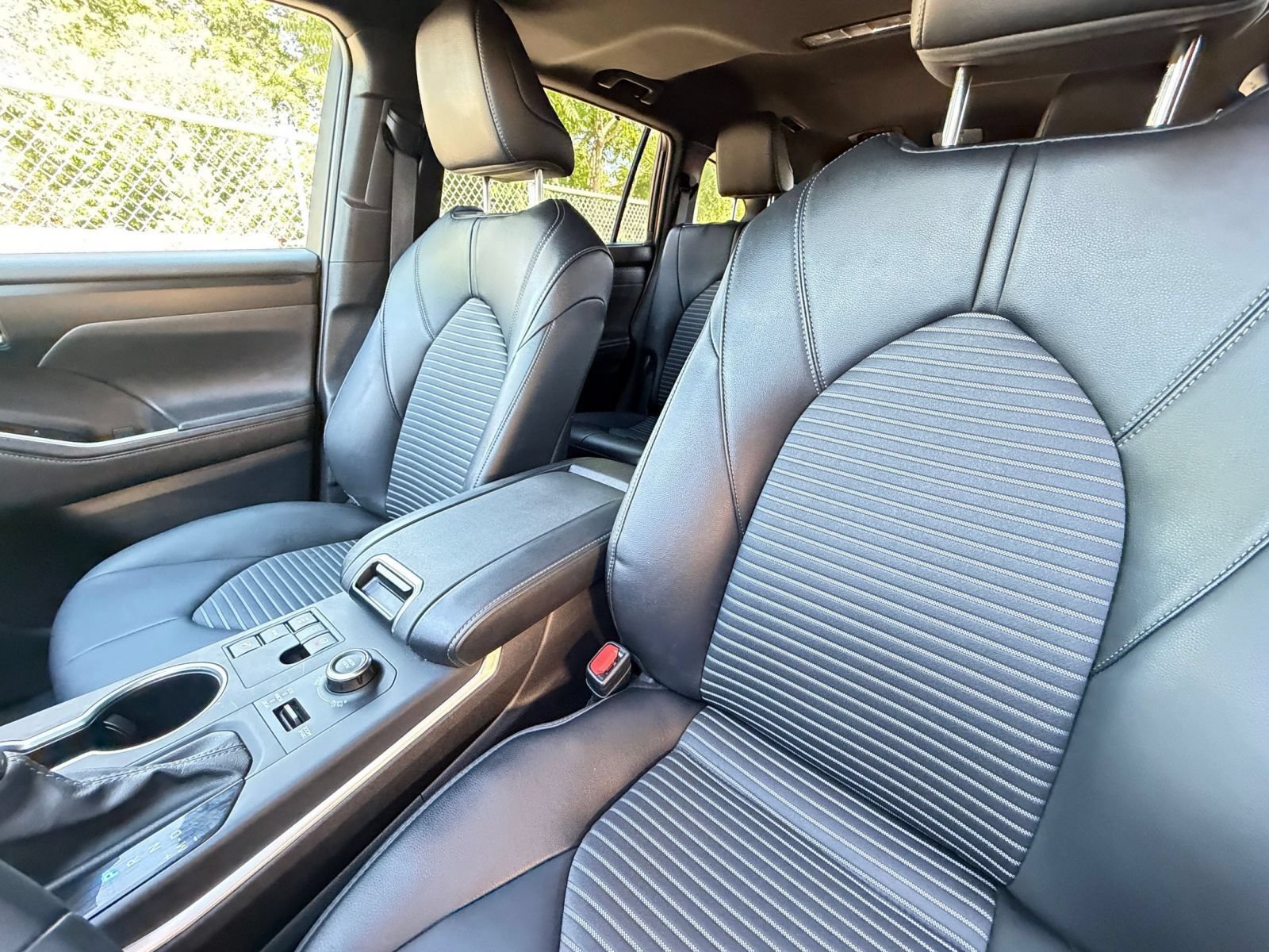 Thumbnail: 2025 Toyota Highlander - 34