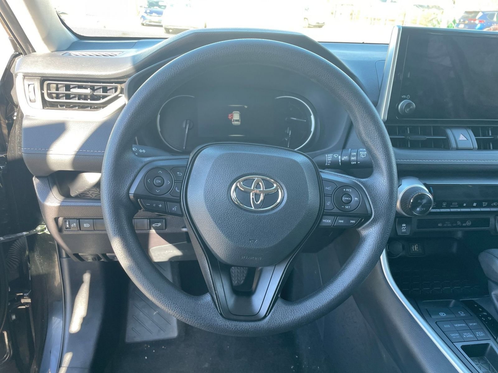 Thumbnail: 2025 Toyota RAV4 - 28