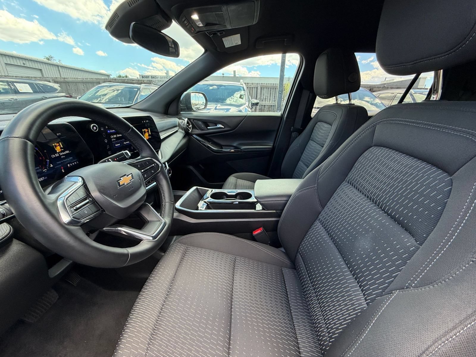Thumbnail: 2025 Chevrolet Equinox - 25