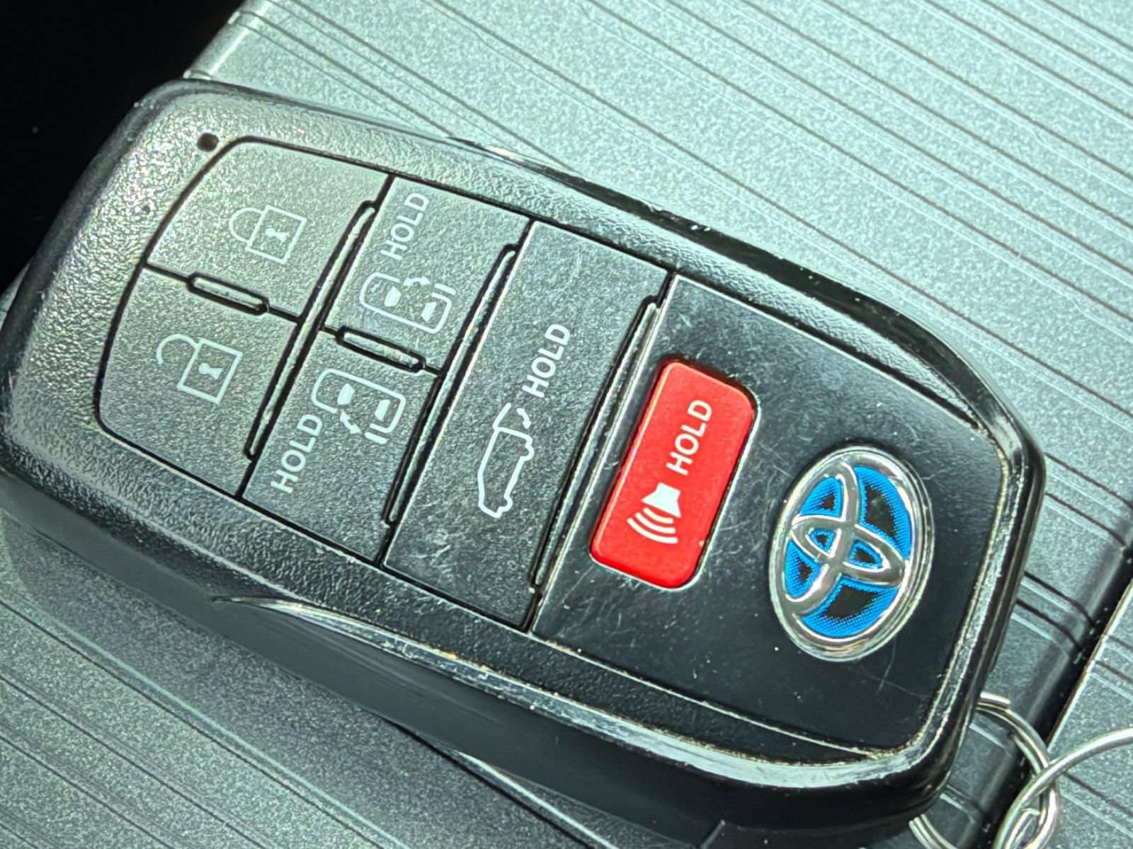Thumbnail: 2025 Toyota Sienna - 21