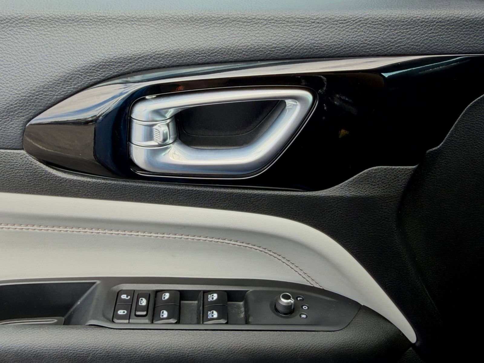 Thumbnail: 2025 Jeep Compass - 18