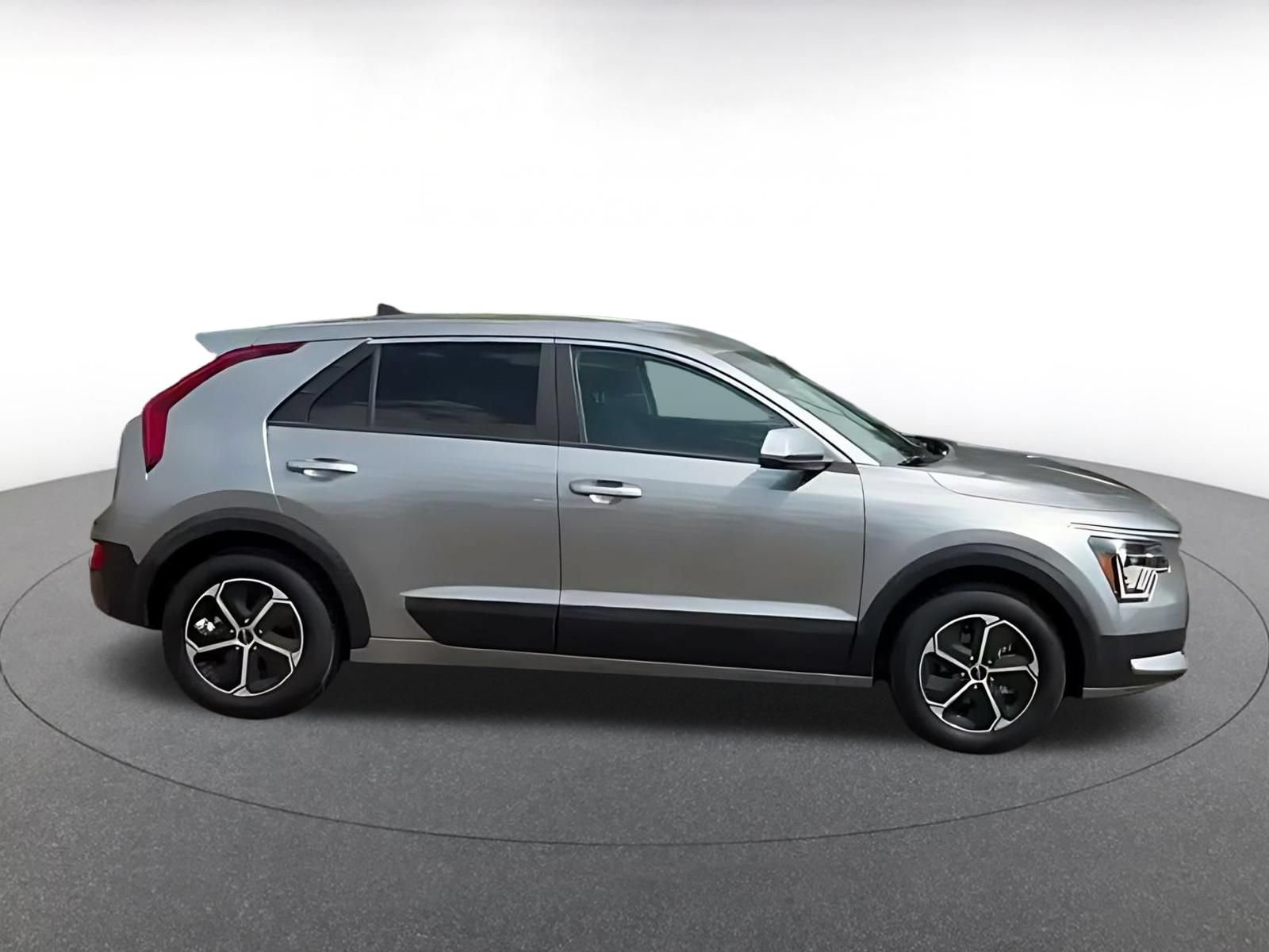 Thumbnail: 2026 Kia Niro - 13