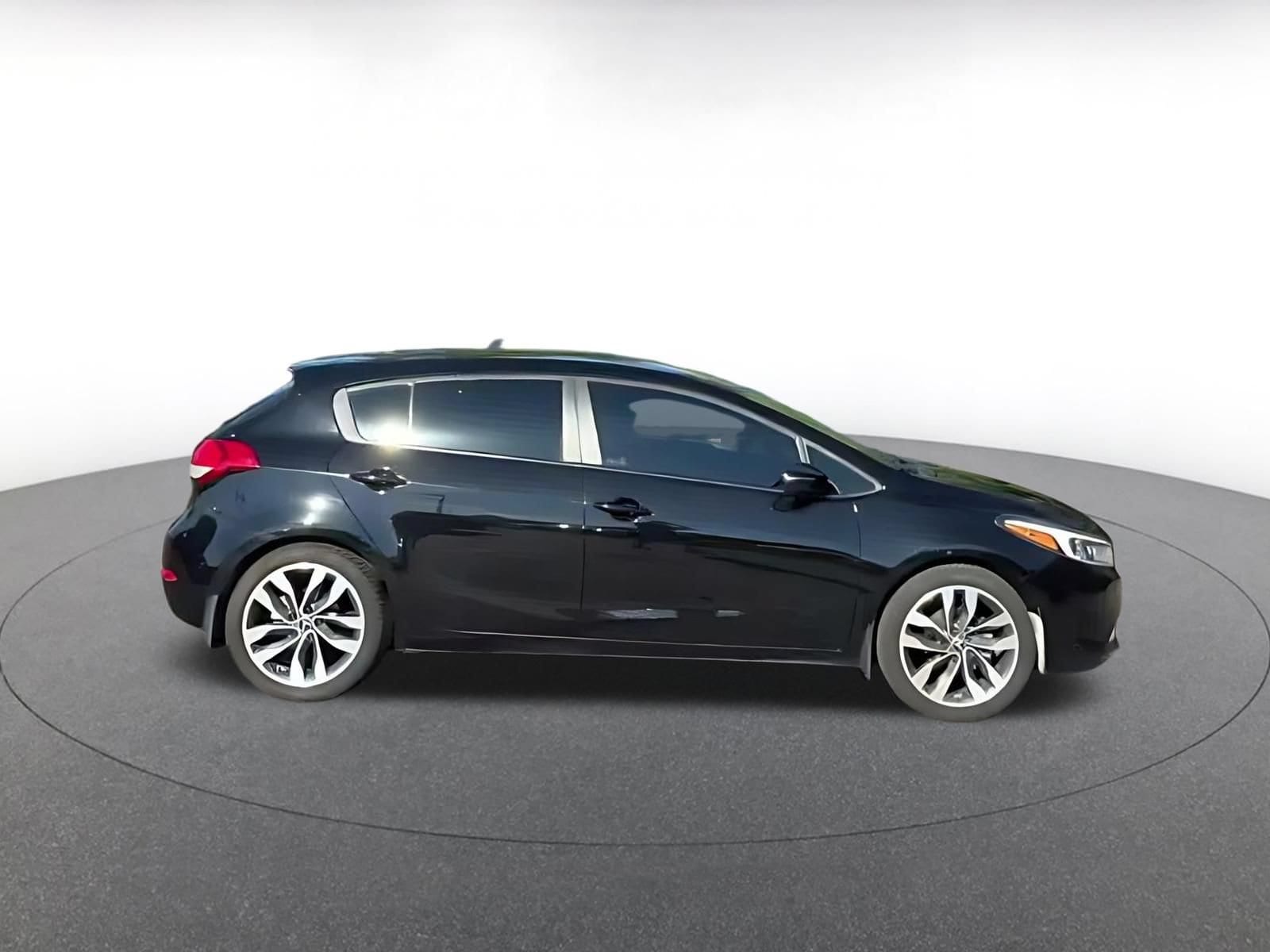 Thumbnail: 2018 Kia Forte - 11