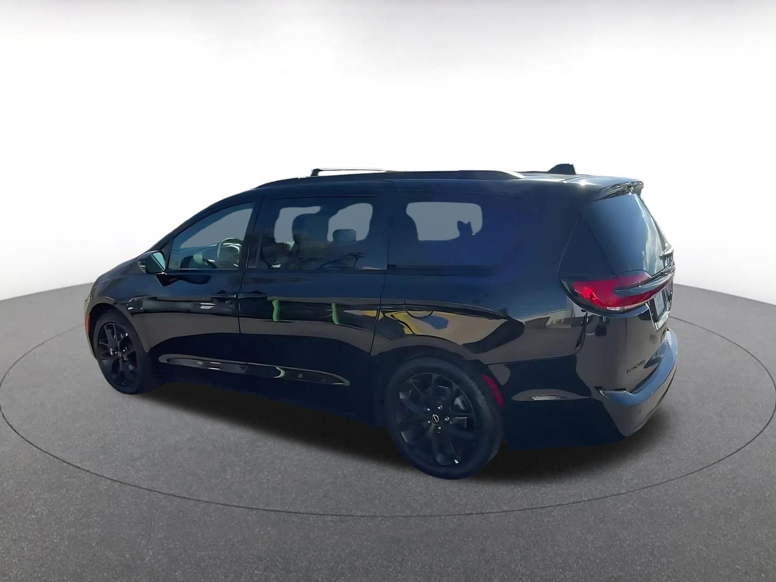 Thumbnail: 2025 Chrysler Pacifica - 10