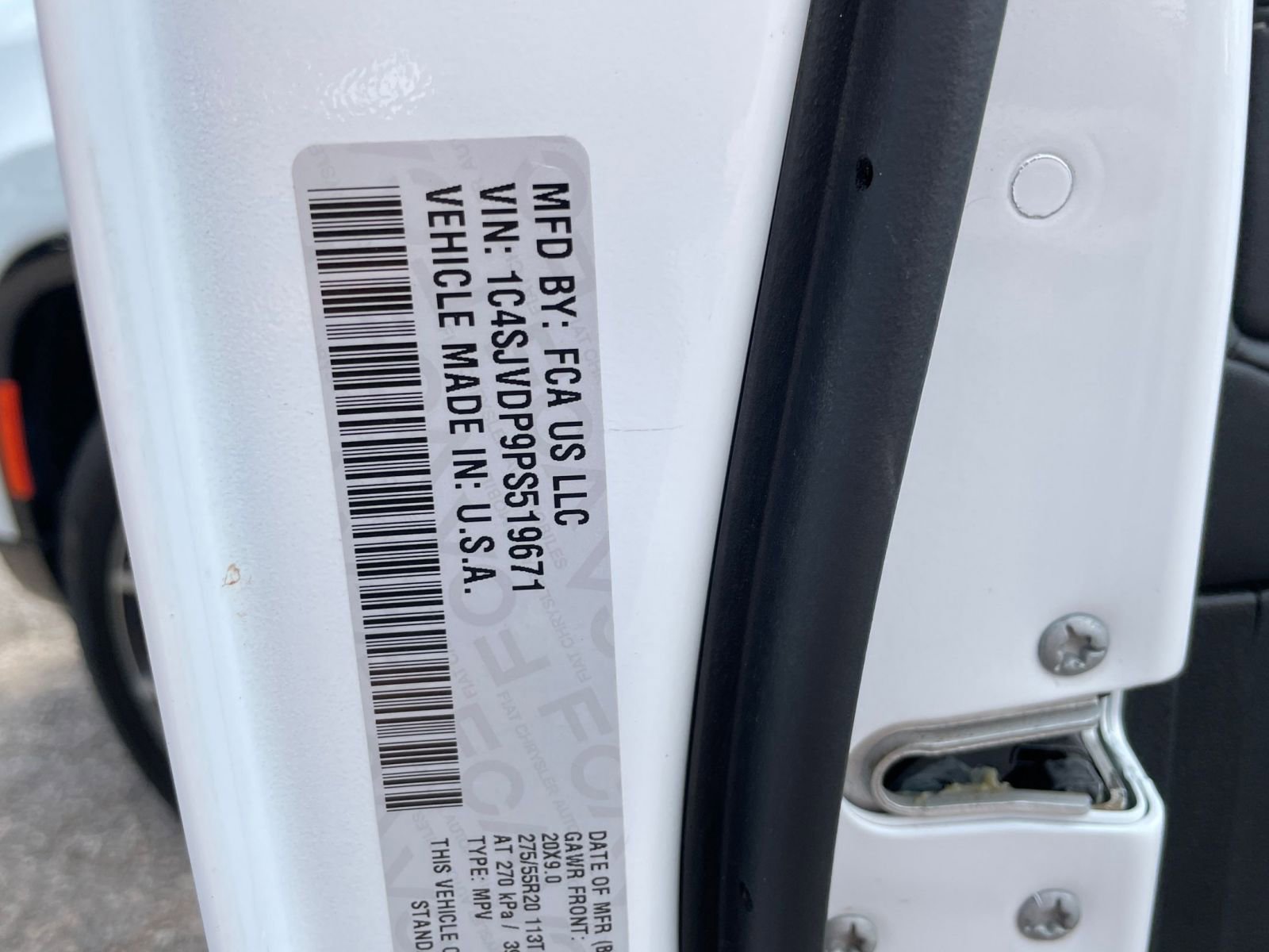 Thumbnail: 2023 Jeep Wagoneer - 30