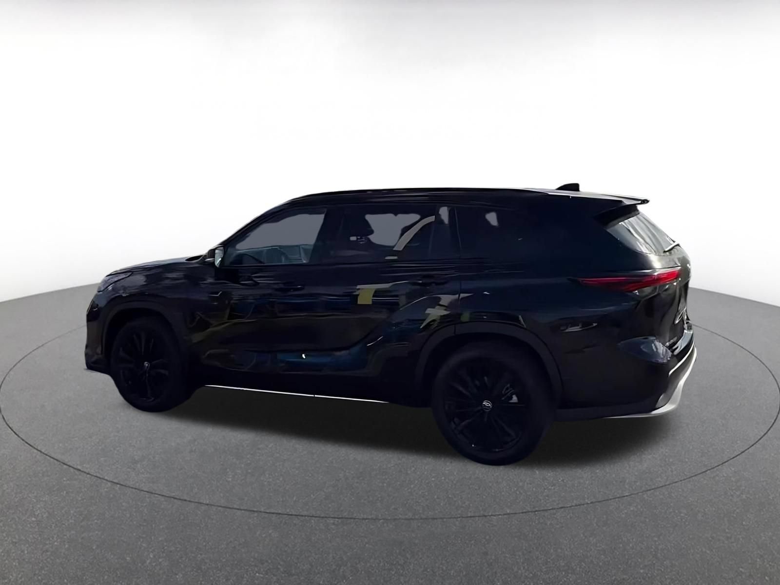 Thumbnail: 2025 Toyota Highlander - 10