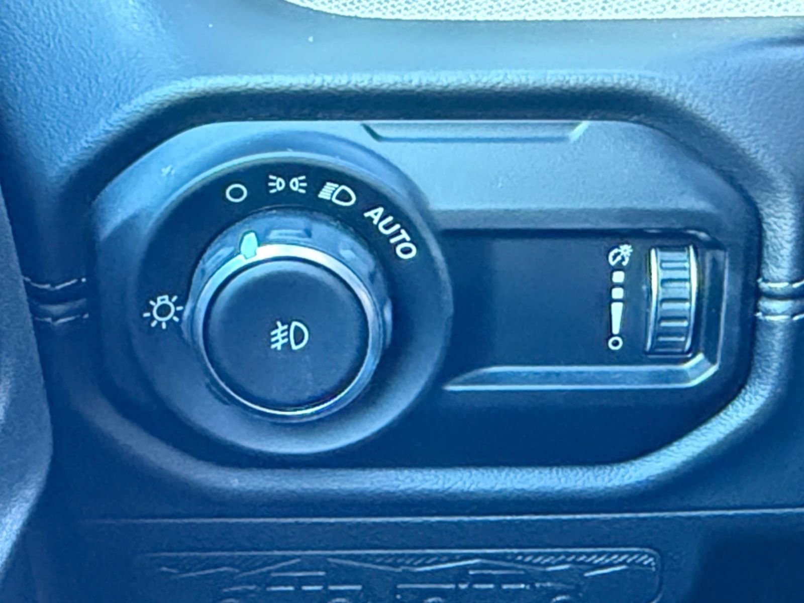 Thumbnail: 2025 Jeep Wrangler - 34