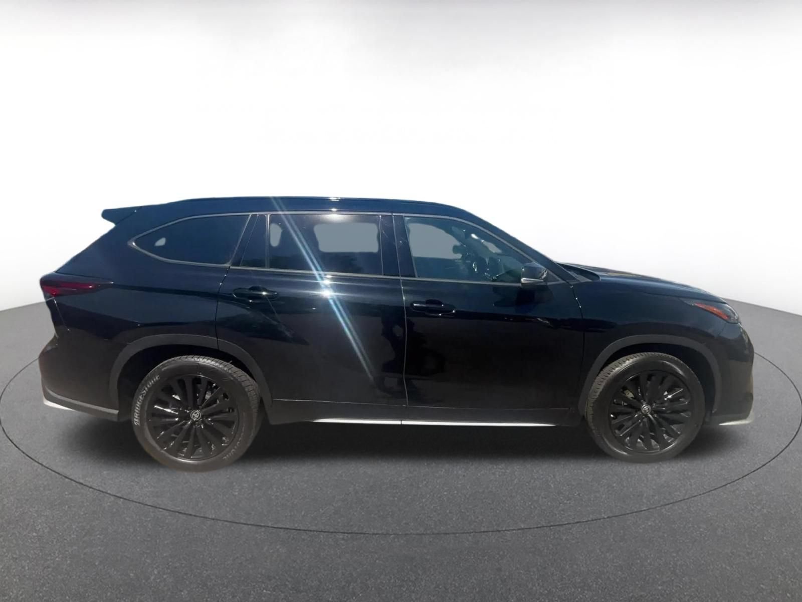 Thumbnail: 2025 Toyota Highlander - 16