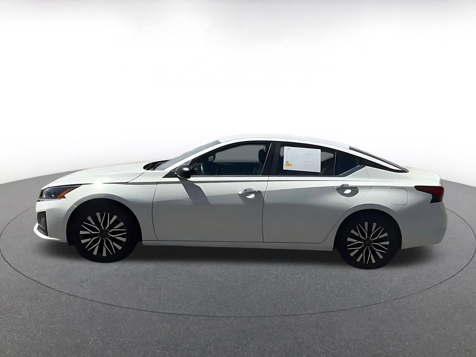 Thumbnail: 2025 Nissan Altima - 9