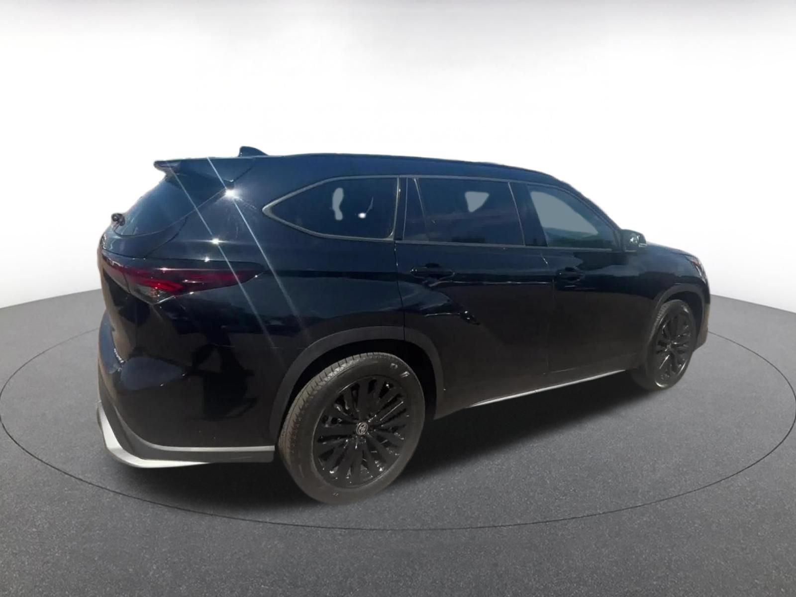 Thumbnail: 2025 Toyota Highlander - 15