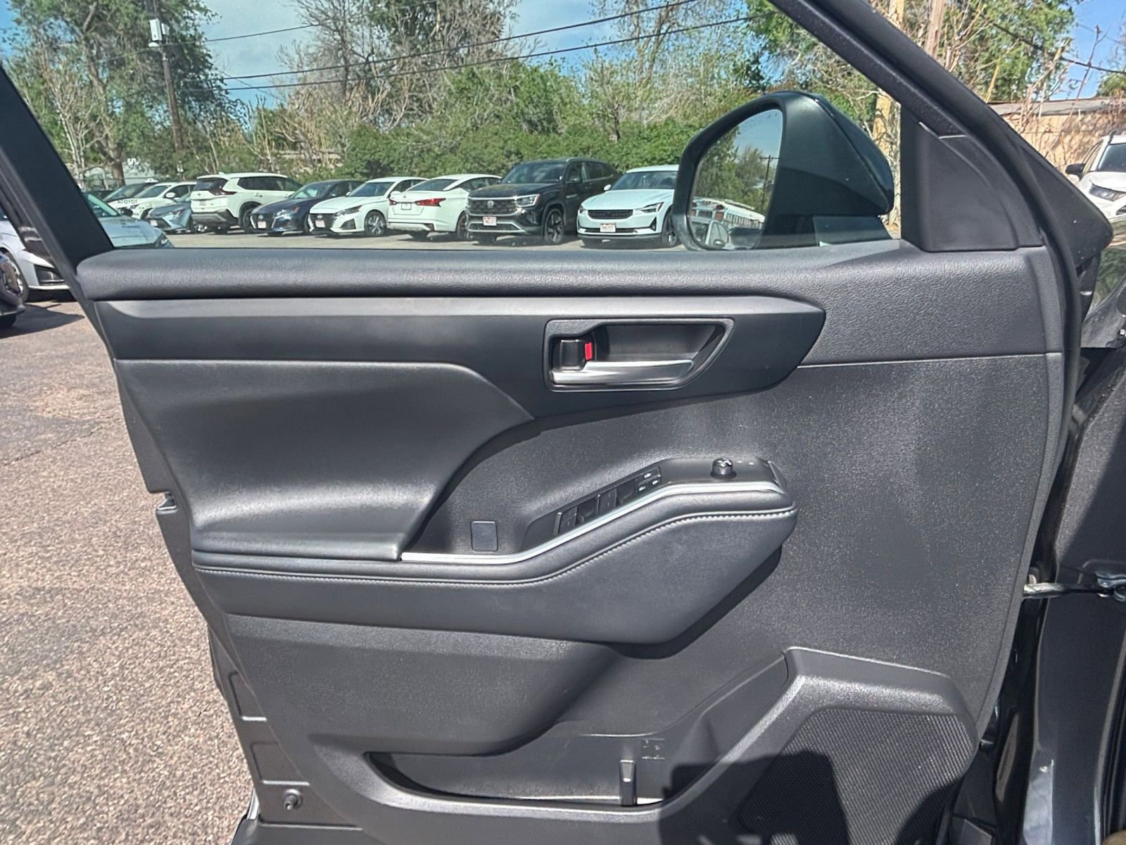 Thumbnail: 2025 Toyota Highlander - 18