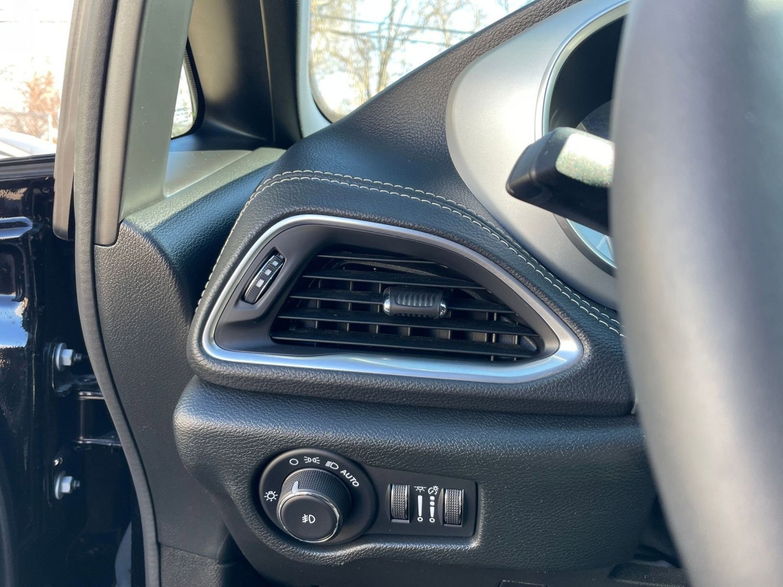 Thumbnail: 2025 Chrysler Pacifica - 35