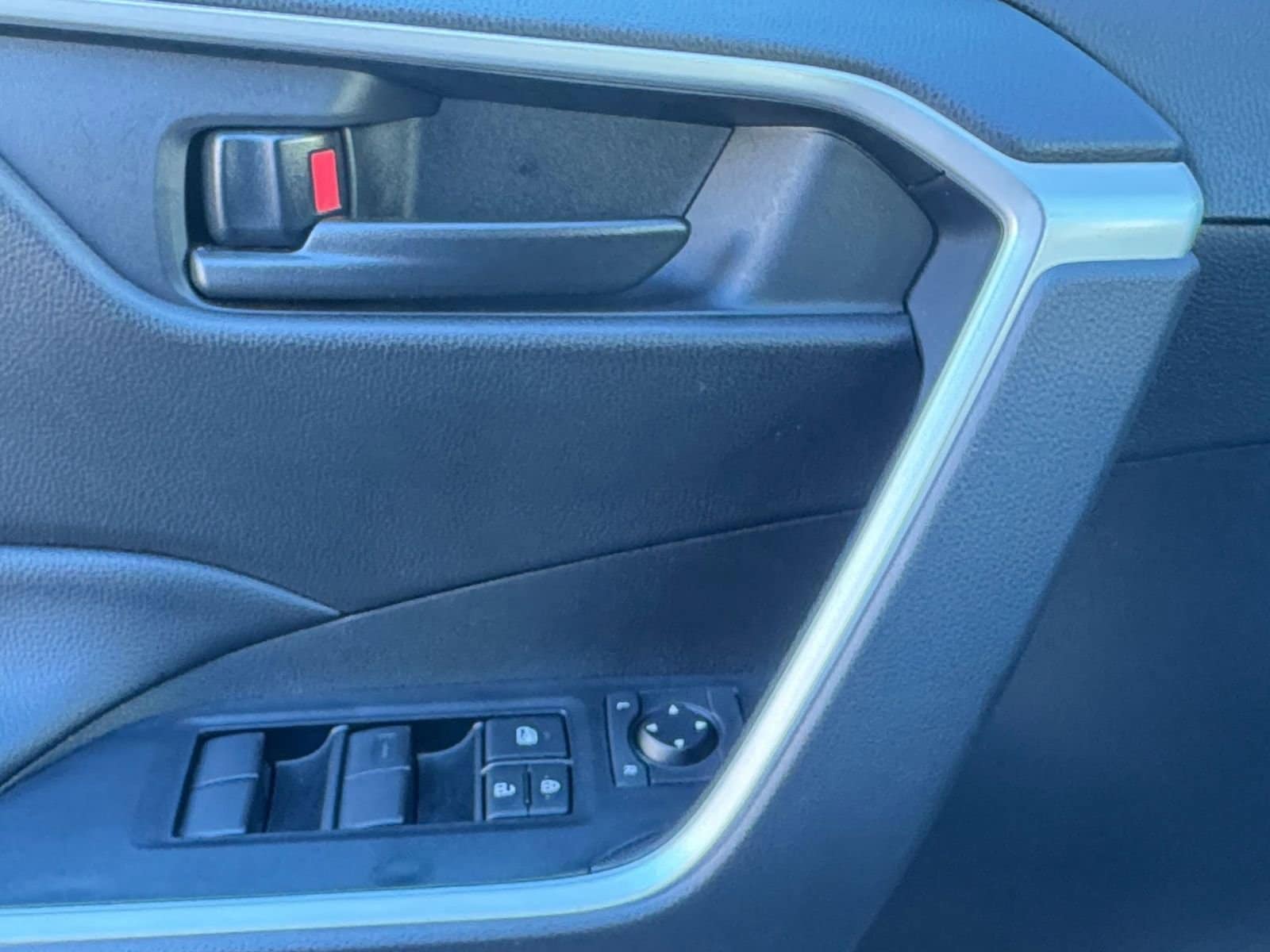 Thumbnail: 2025 Toyota RAV4 - 20