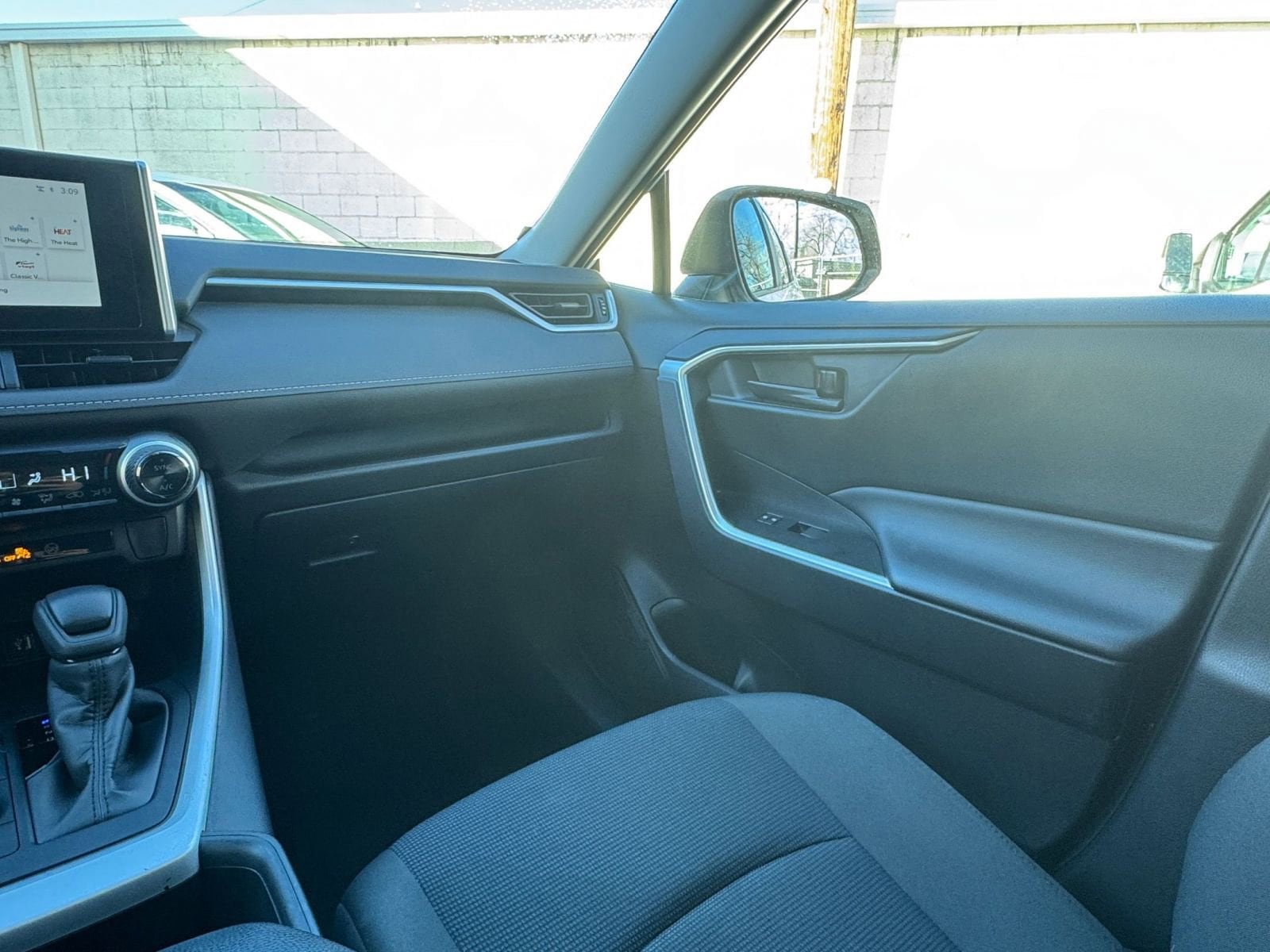 Thumbnail: 2025 Toyota RAV4 - 34