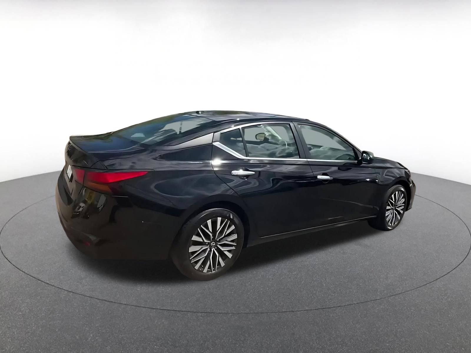 Thumbnail: 2025 Nissan Altima - 15