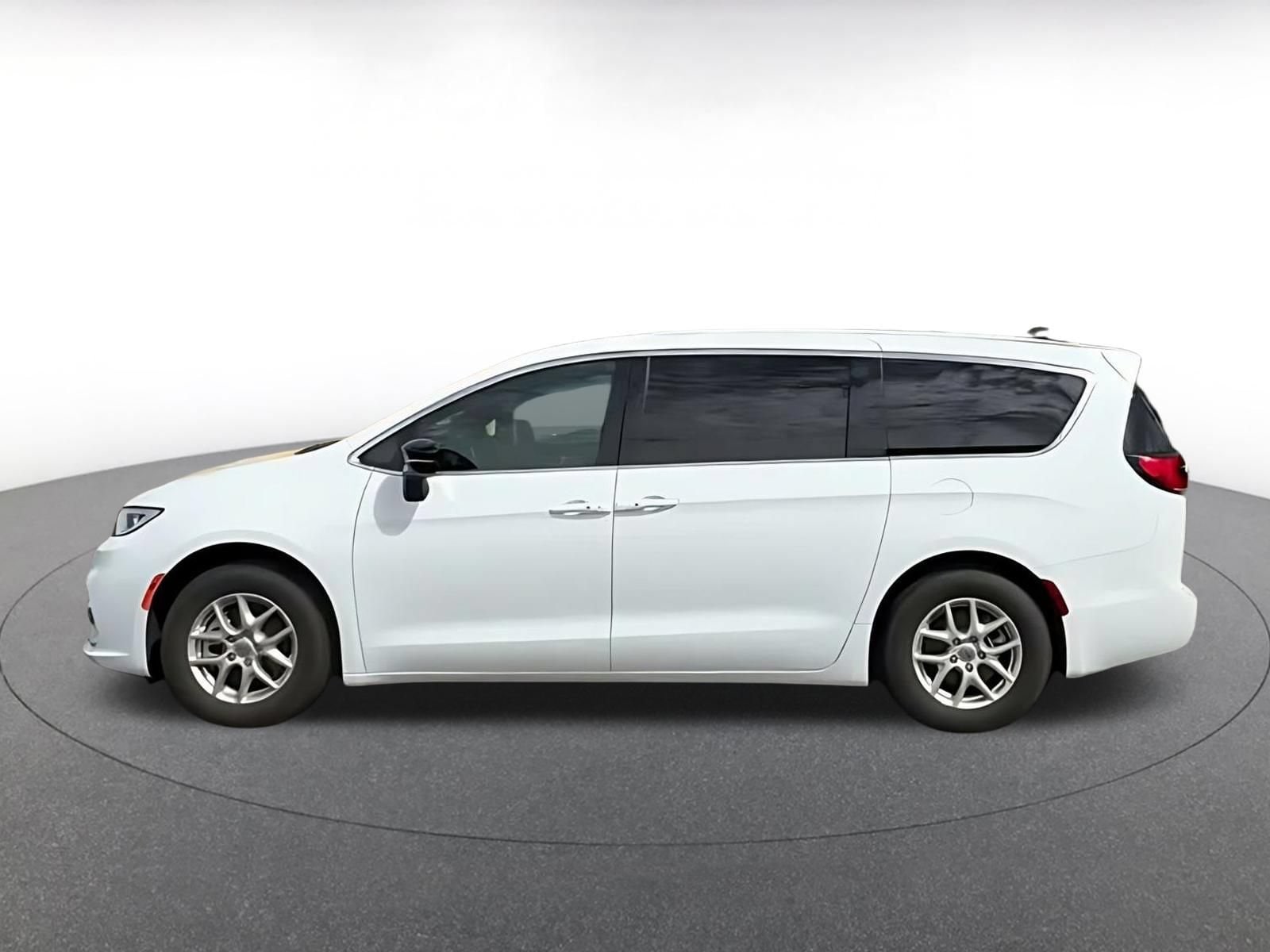 Thumbnail: 2025 Chrysler Pacifica - 9