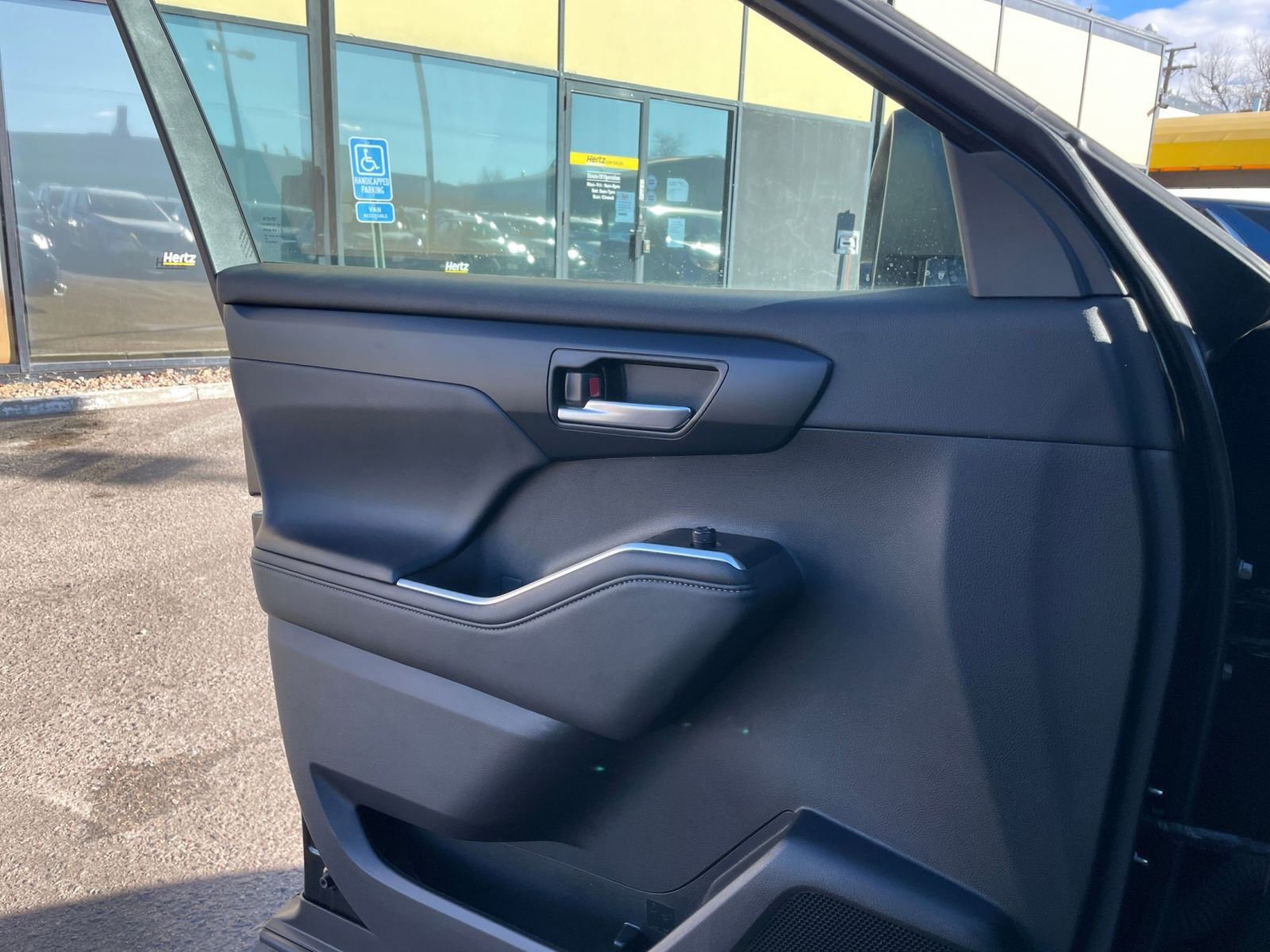 Thumbnail: 2025 Toyota Highlander - 18