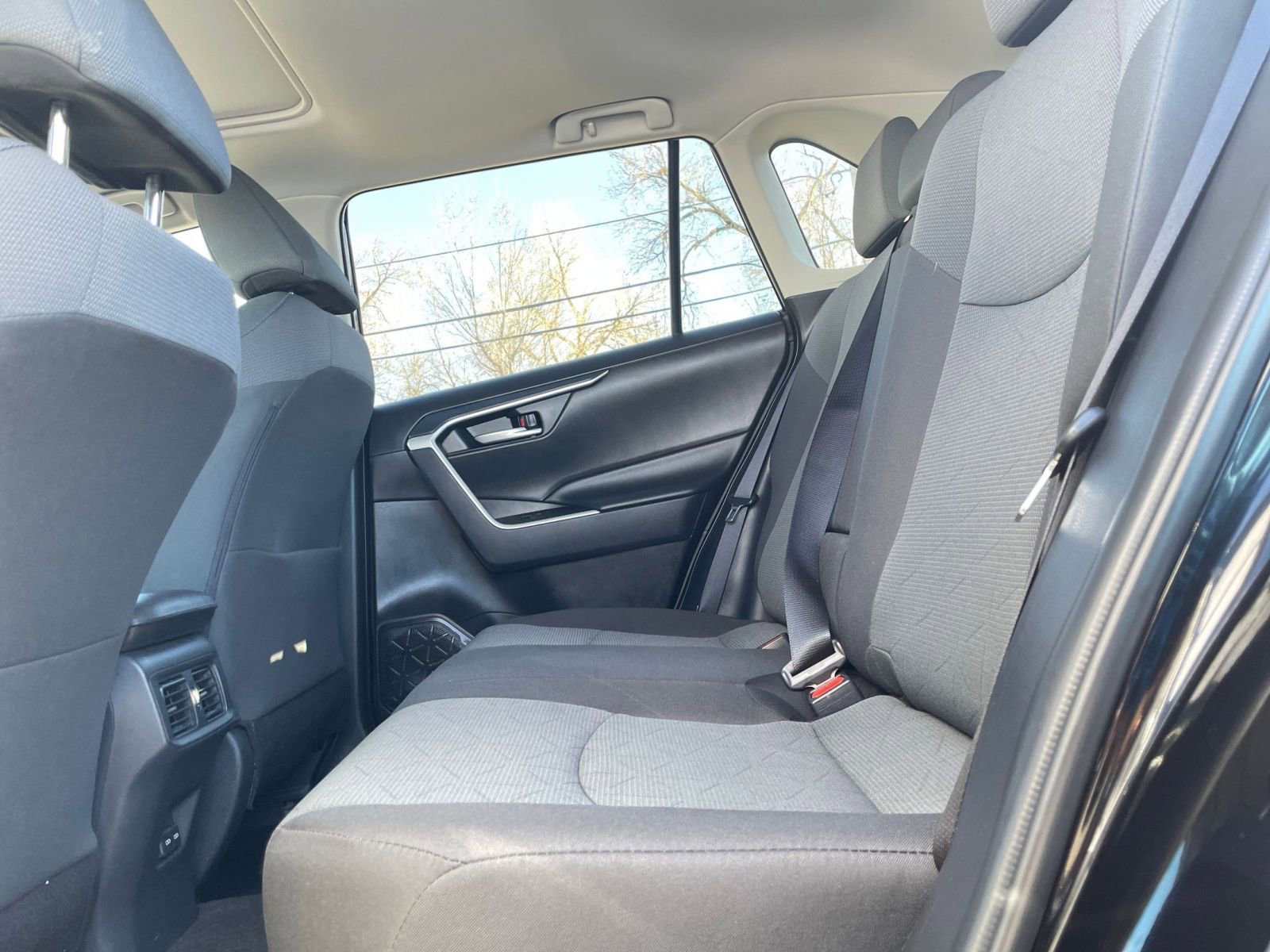 Thumbnail: 2025 Toyota RAV4 - 25