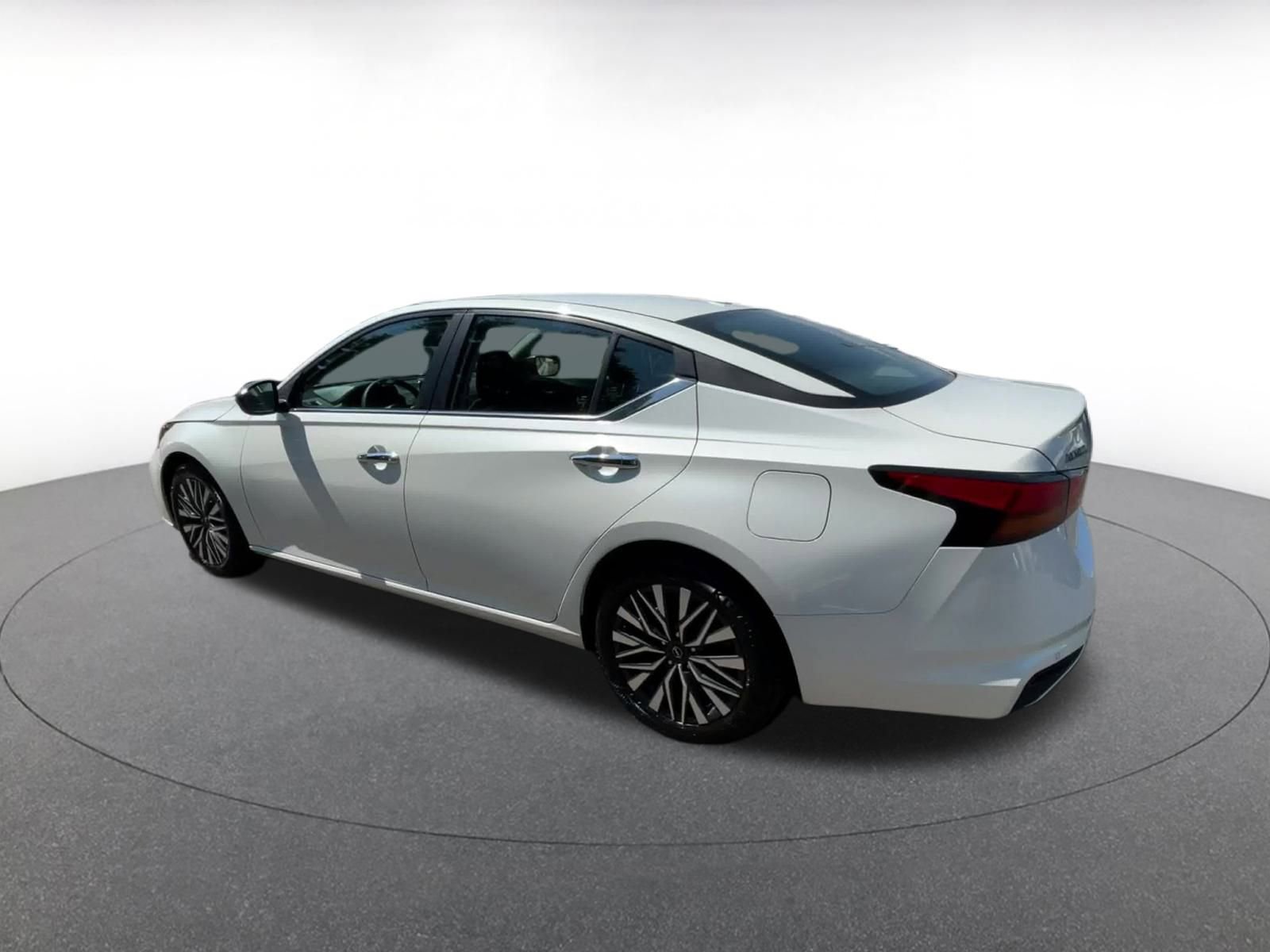 Thumbnail: 2024 Nissan Altima - 10