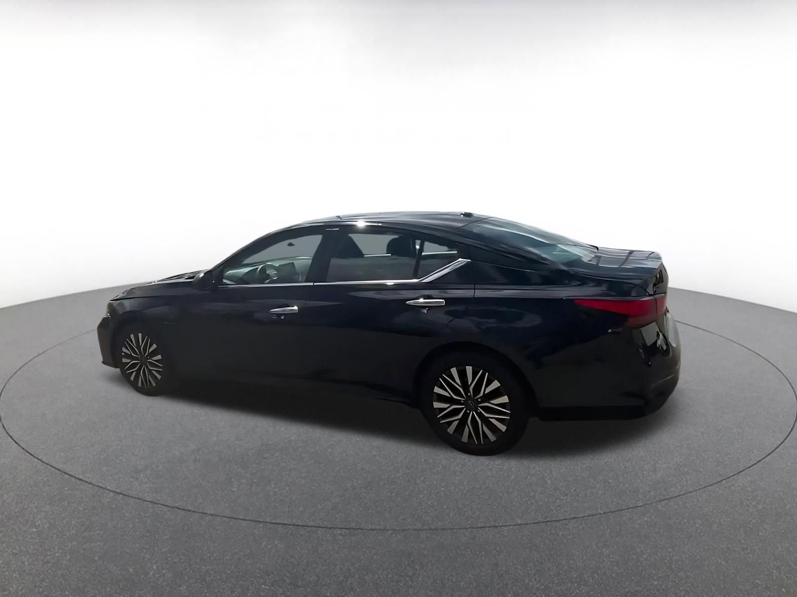 Thumbnail: 2025 Nissan Altima - 10