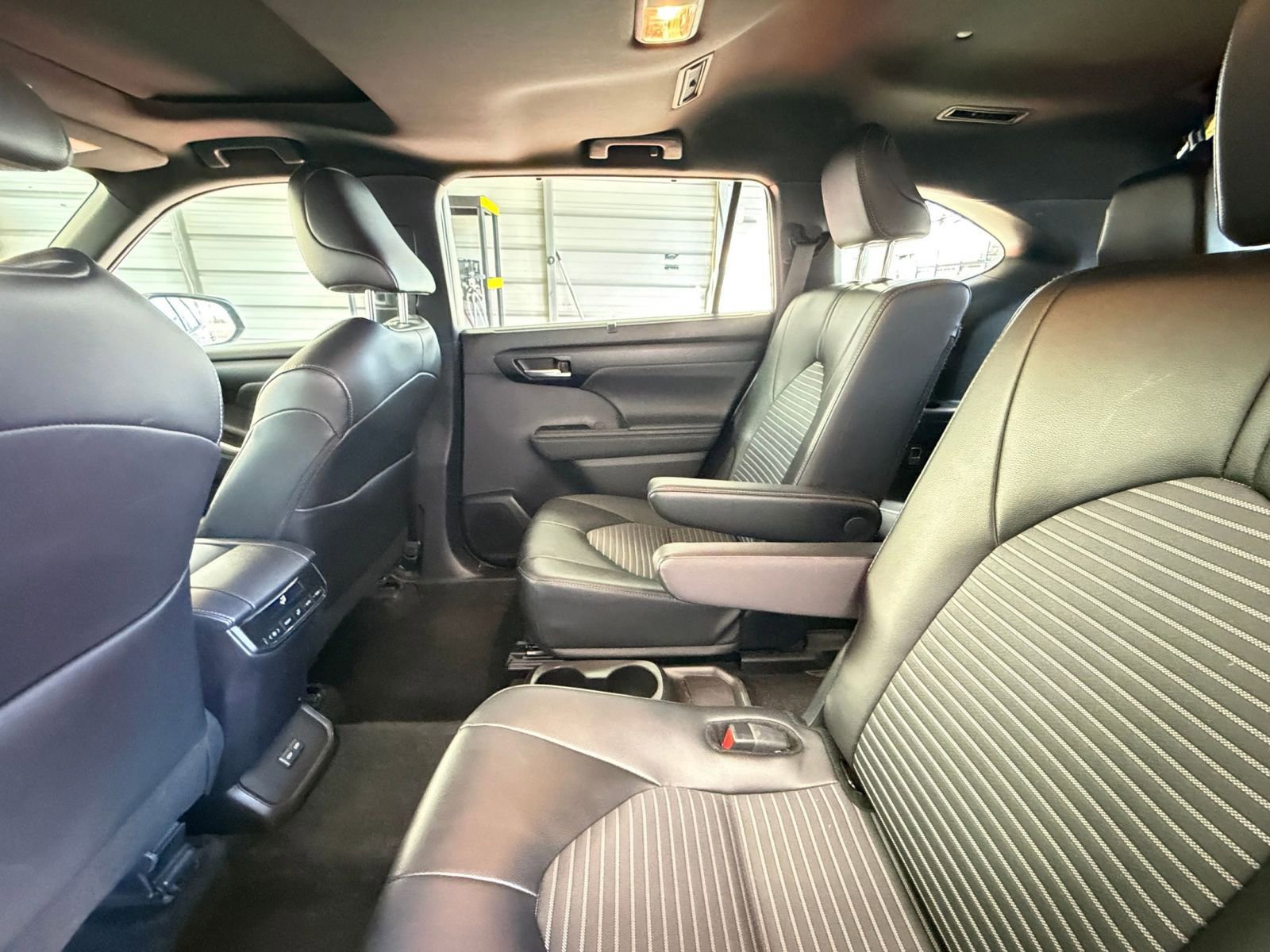 Thumbnail: 2025 Toyota Highlander - 27