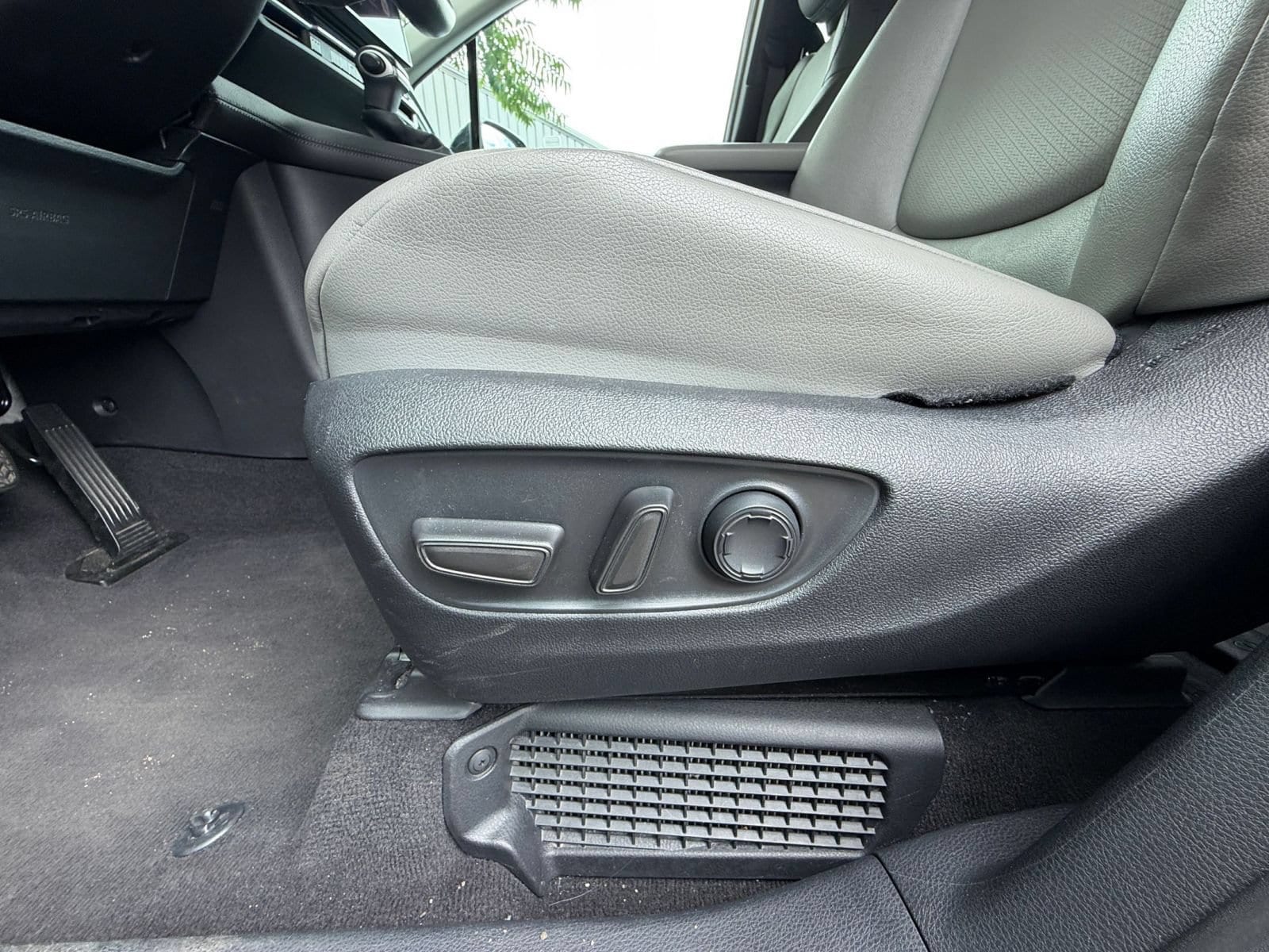 Thumbnail: 2025 Toyota Sienna - 30