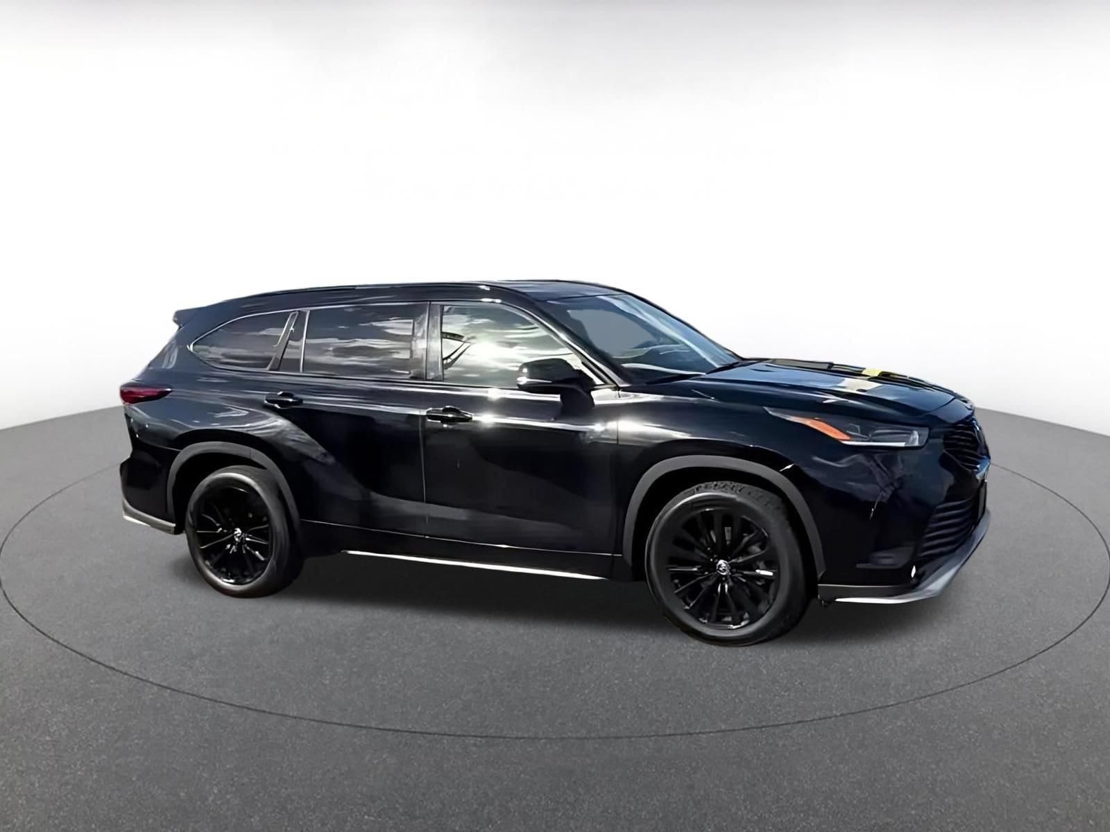 Thumbnail: 2025 Toyota Highlander - 2