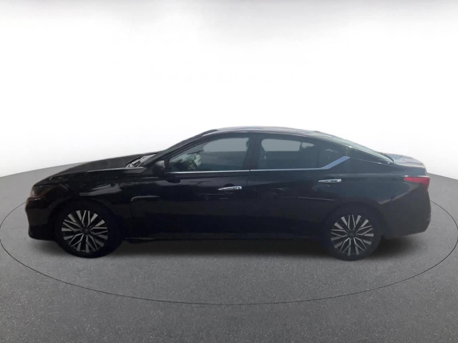 Thumbnail: 2025 Nissan Altima - 10