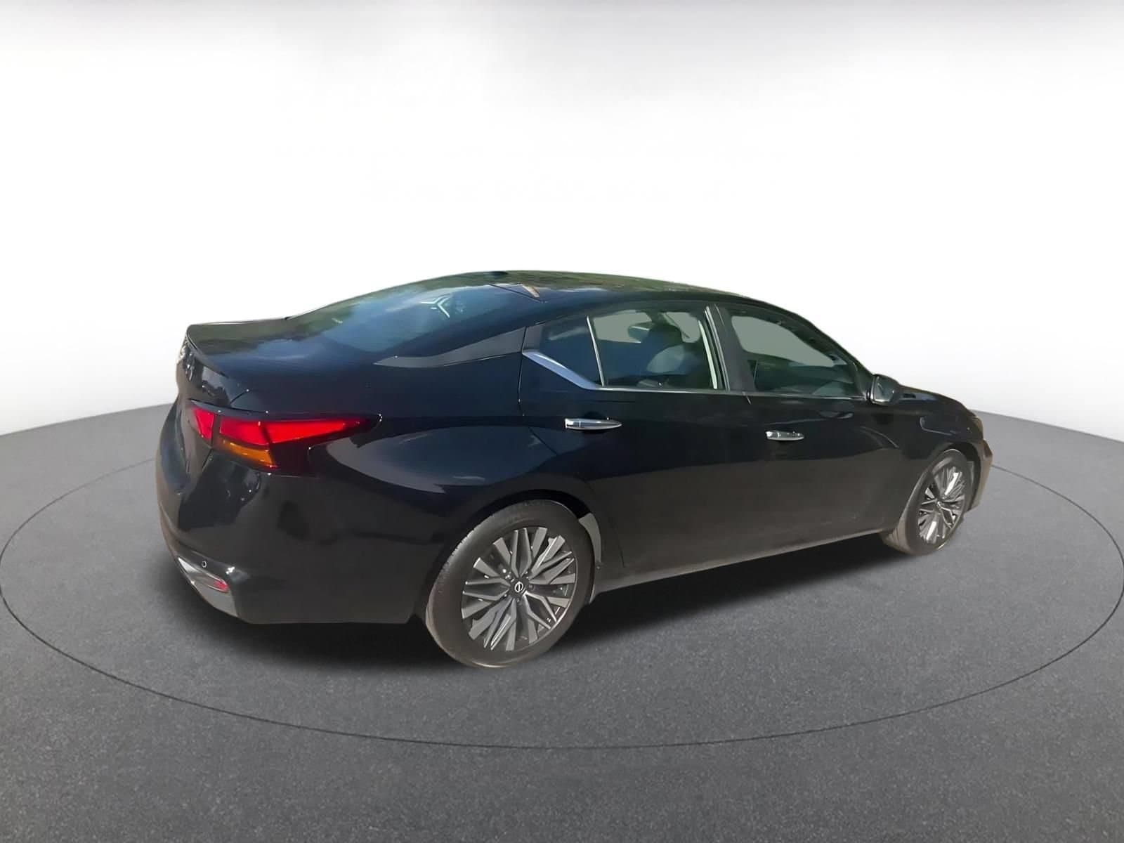 Thumbnail: 2025 Nissan Altima - 14