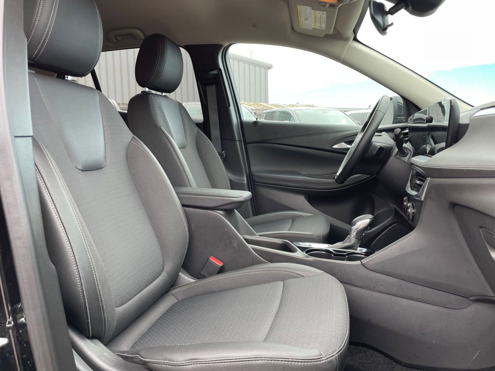 Thumbnail: 2025 Buick Encore GX - 35